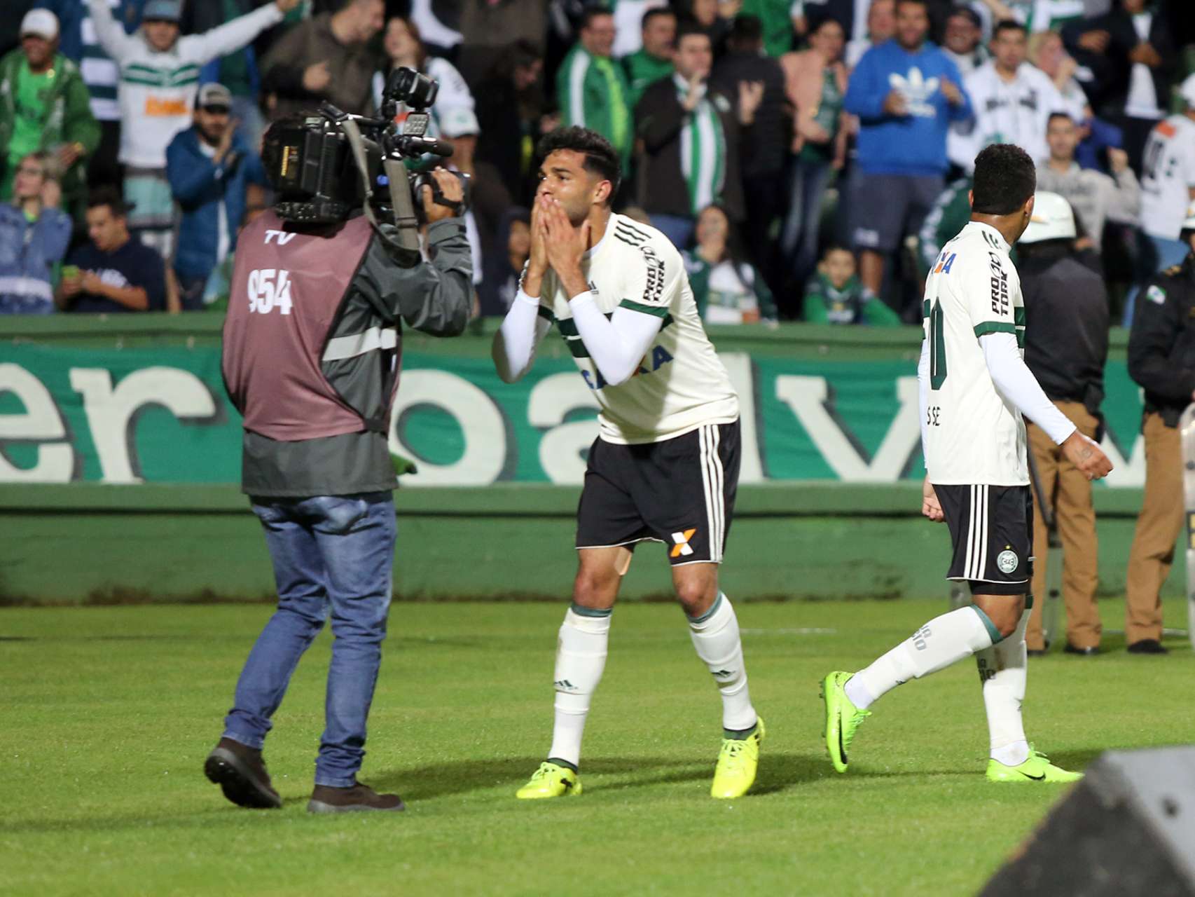 C�mera Coxa: Coritiba 4x0 Ava�