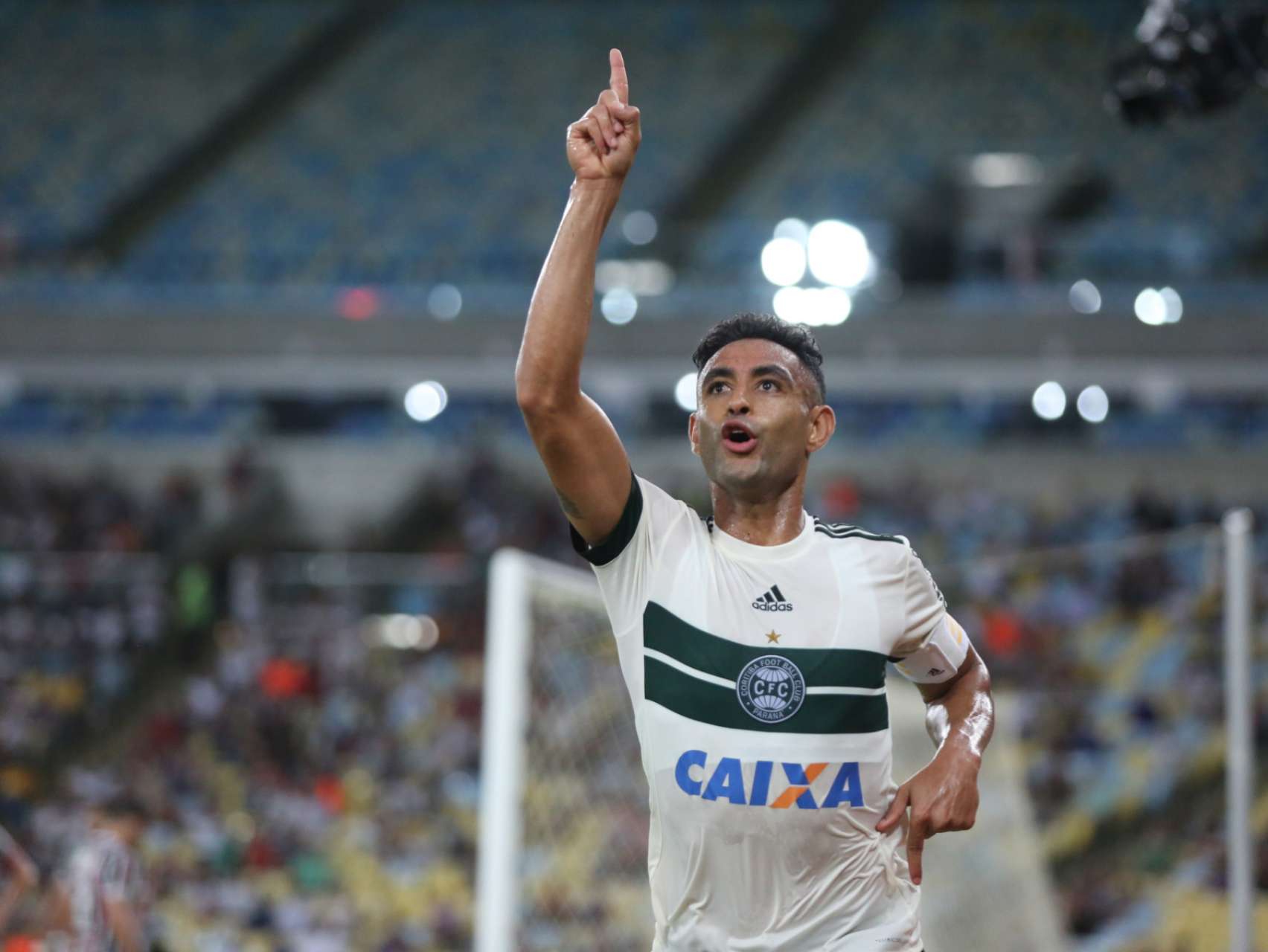 Coritiba garante ponto no Maracan�