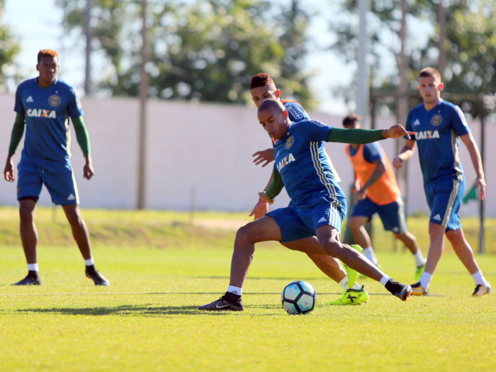 Coxa encerra prepara��o no CT