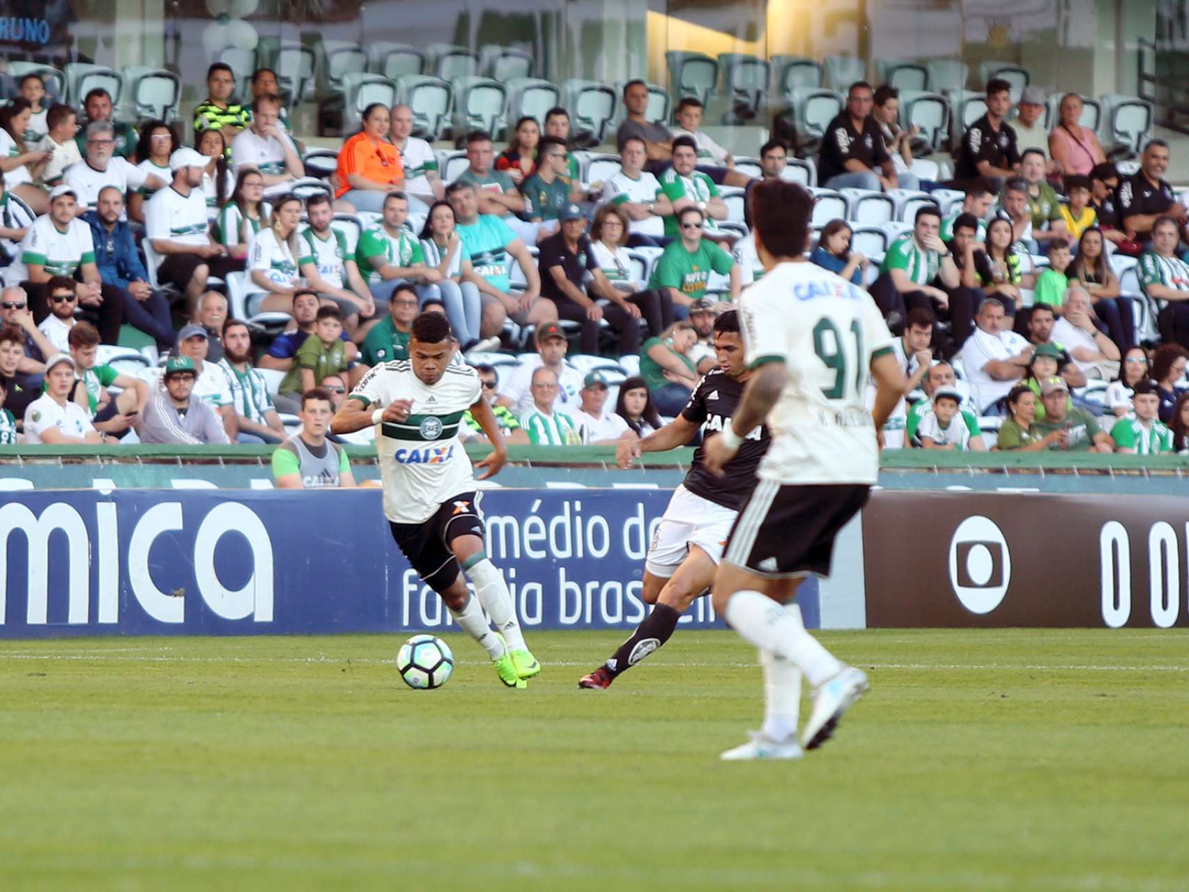 Empate no Couto Pereira