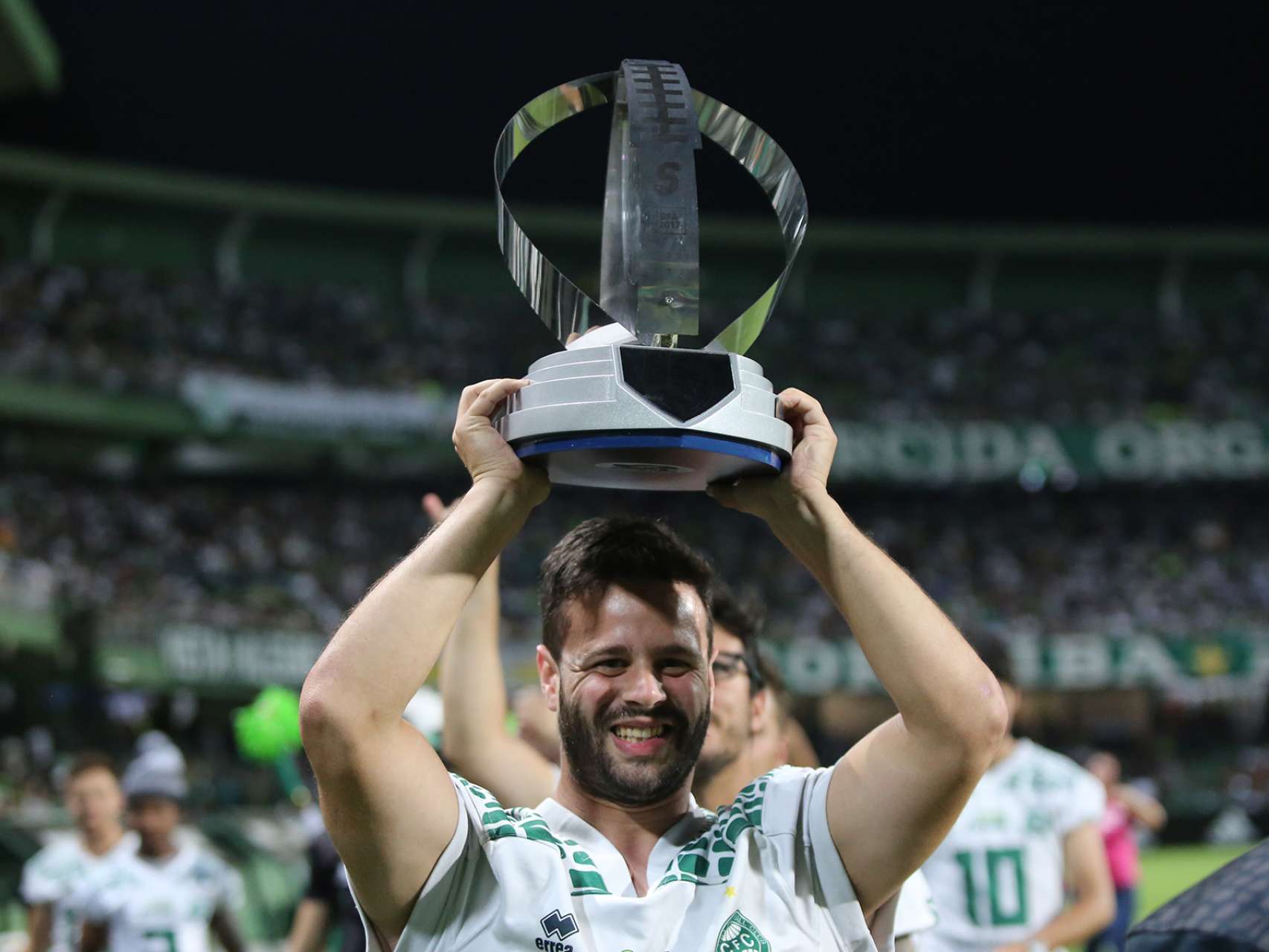 Crocodiles comemoram t�tulo no Couto