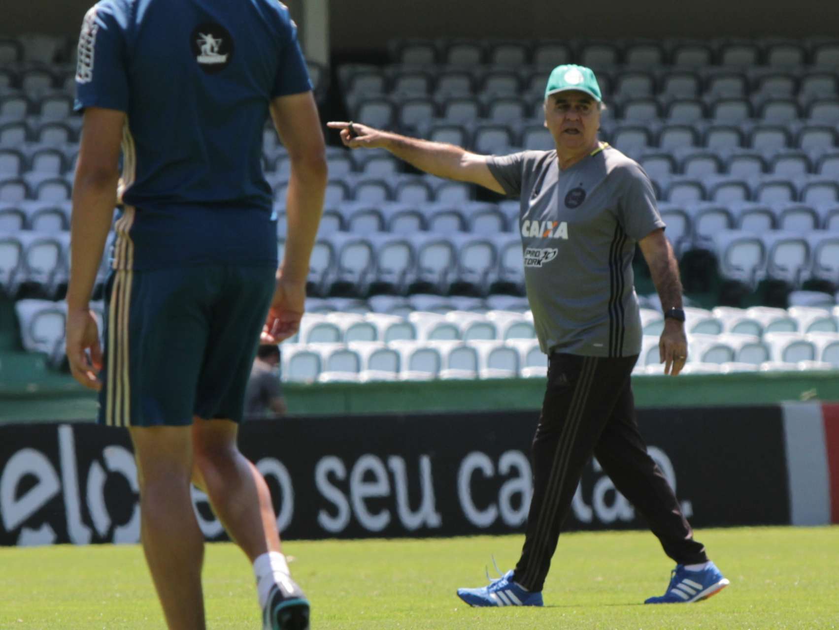 Coxa segue trabalhos com treino no Couto