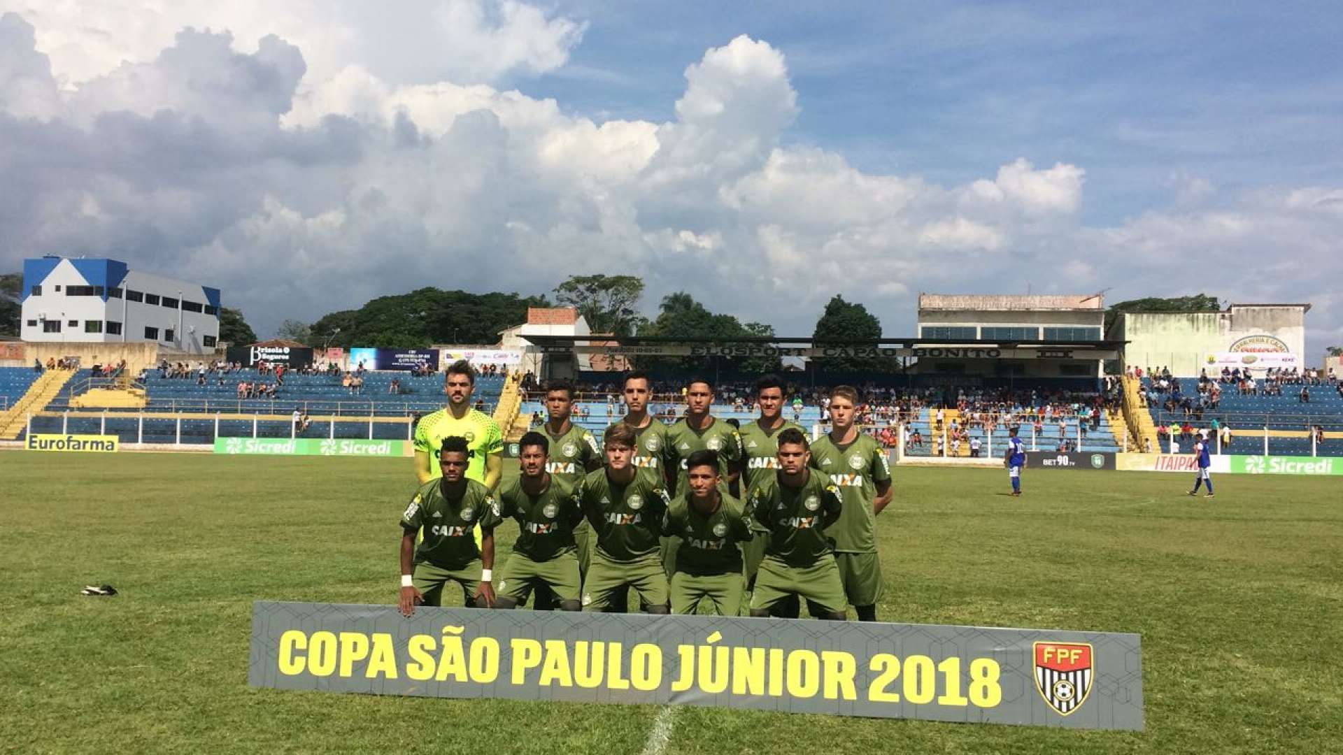 Coritiba avan�a na Copinha