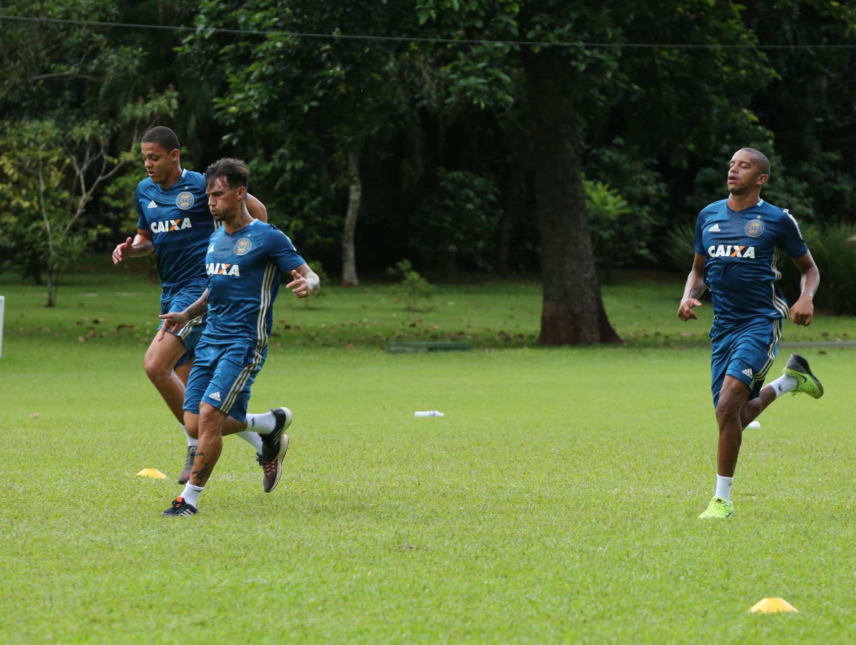 Trabalhos f�sicos fecham dia cheio em Foz