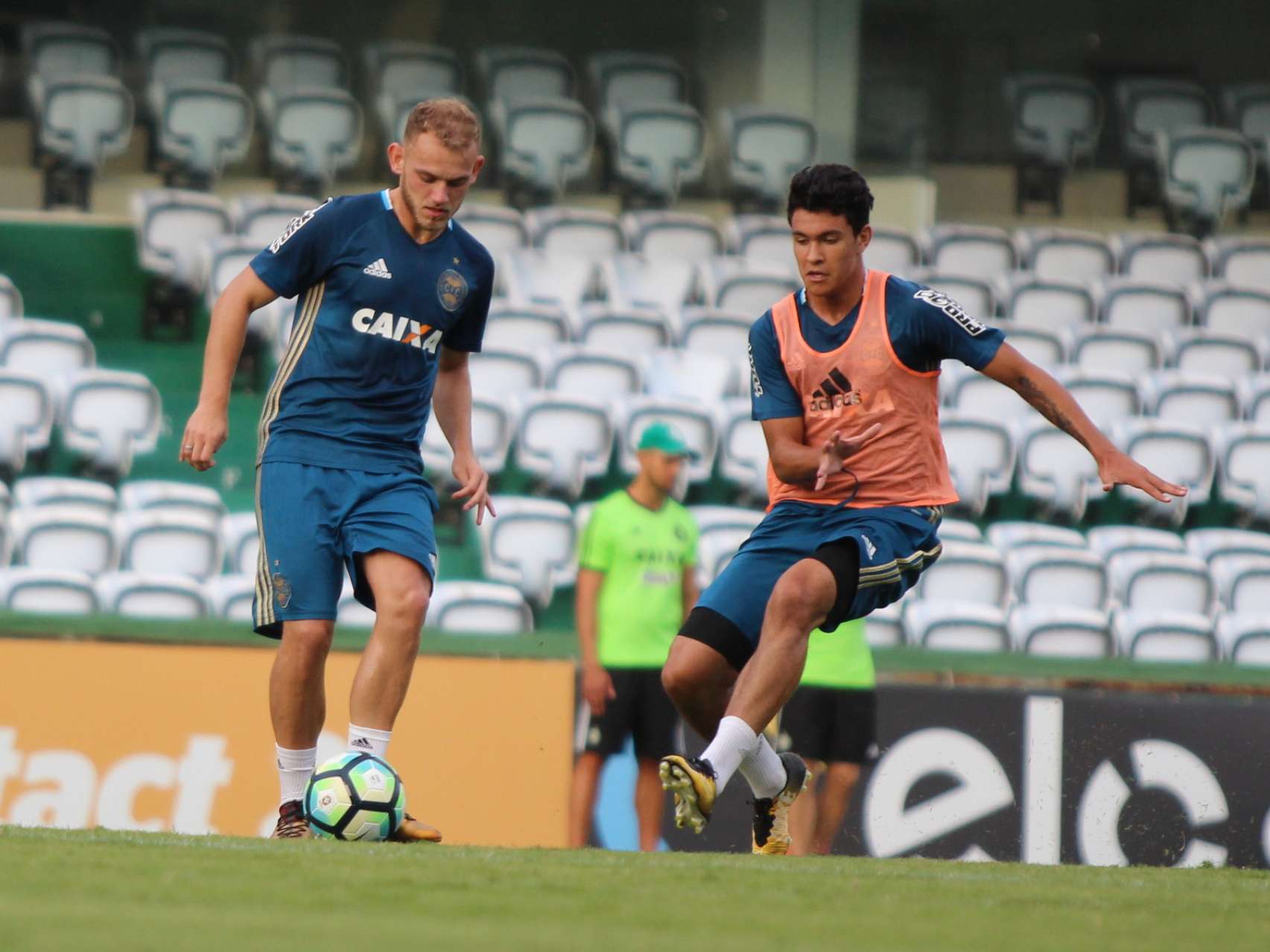 Coxa encerra prepara��o de olho no Goi�s