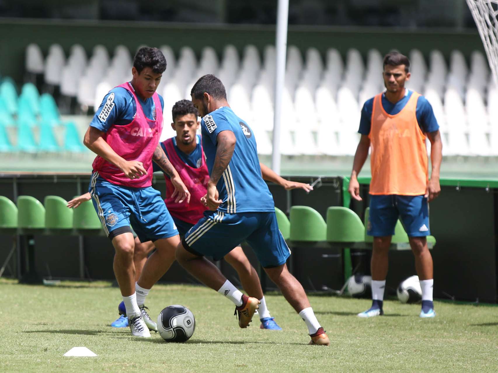 Coxa faz atividade de olho no Cianorte