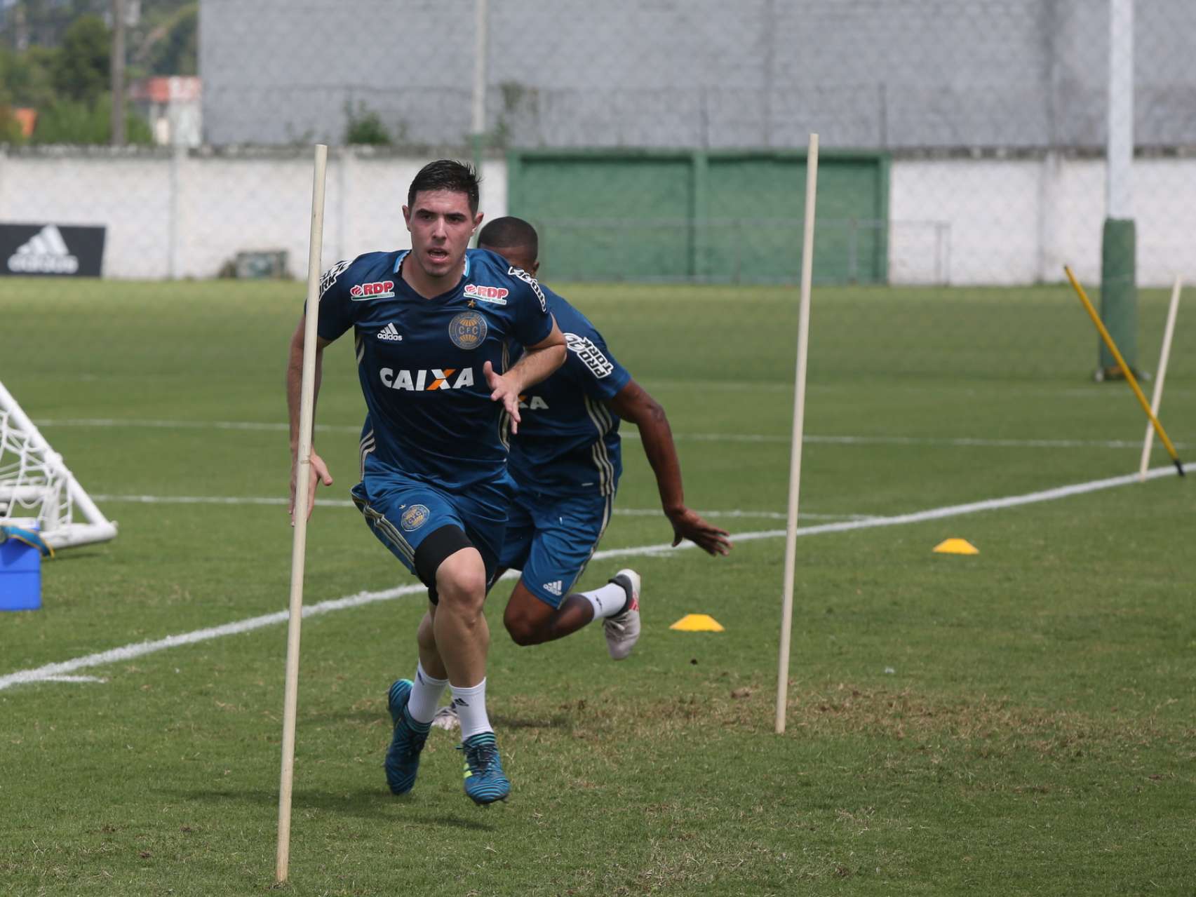 Coxa abre fim de semana de muito trabalho