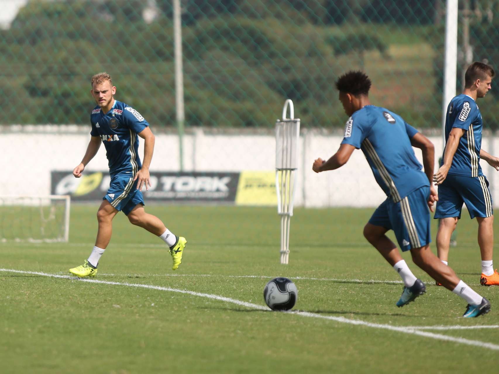 Domingo de treino no CT