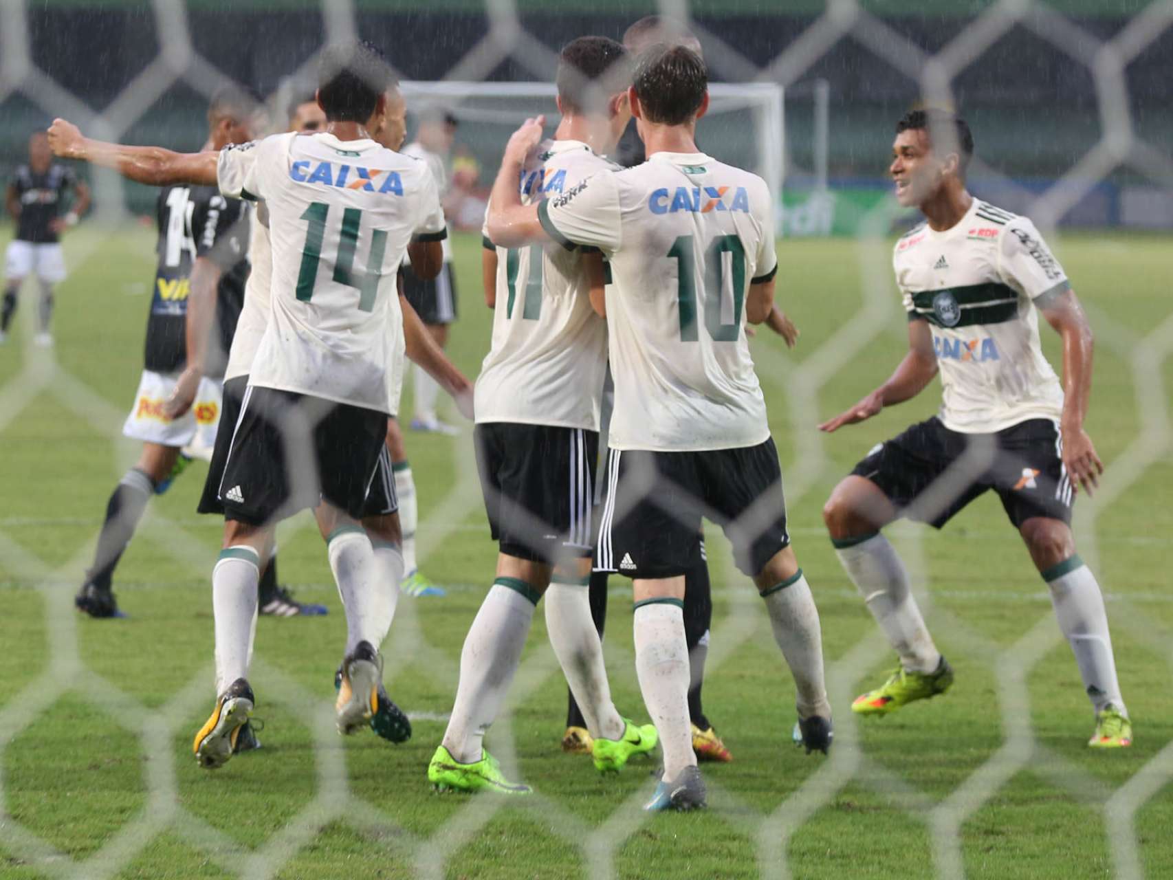 Estreia com o p� direito