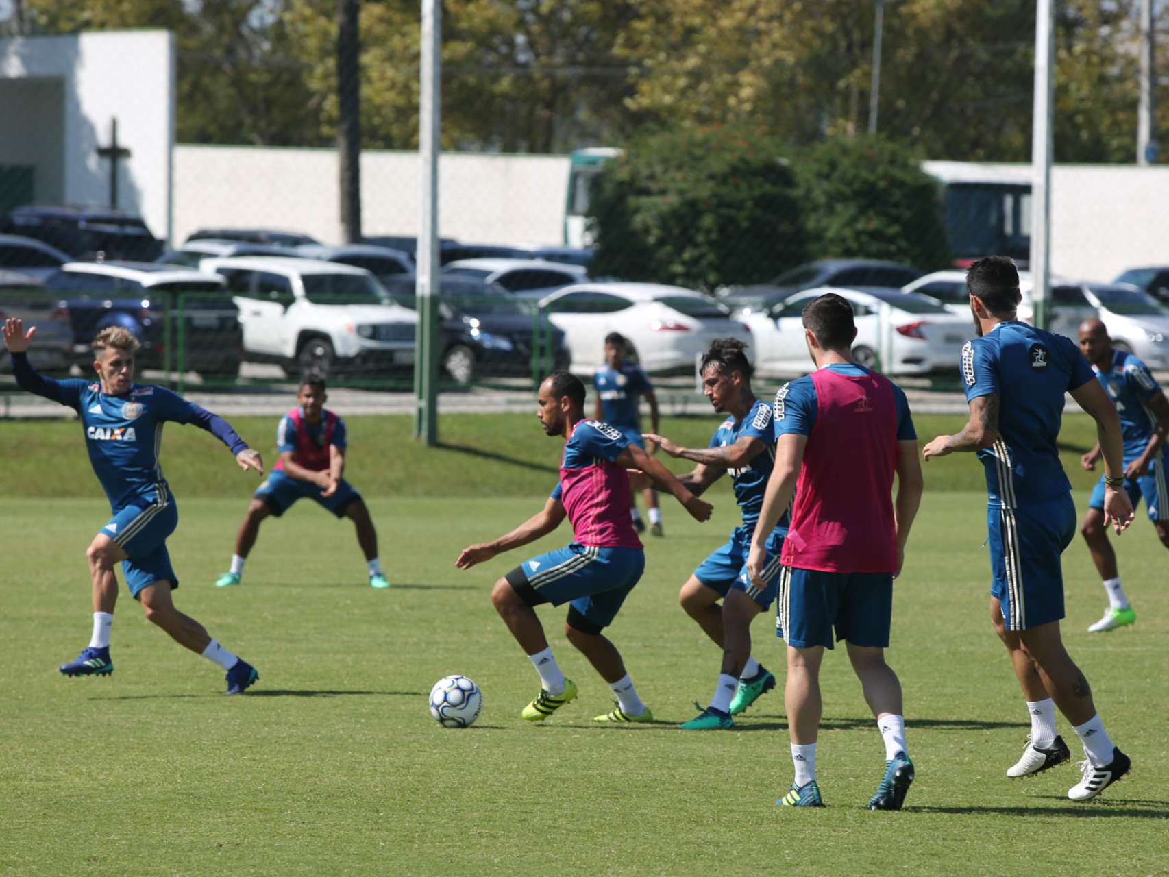 Coxa ter� novidades para a estreia