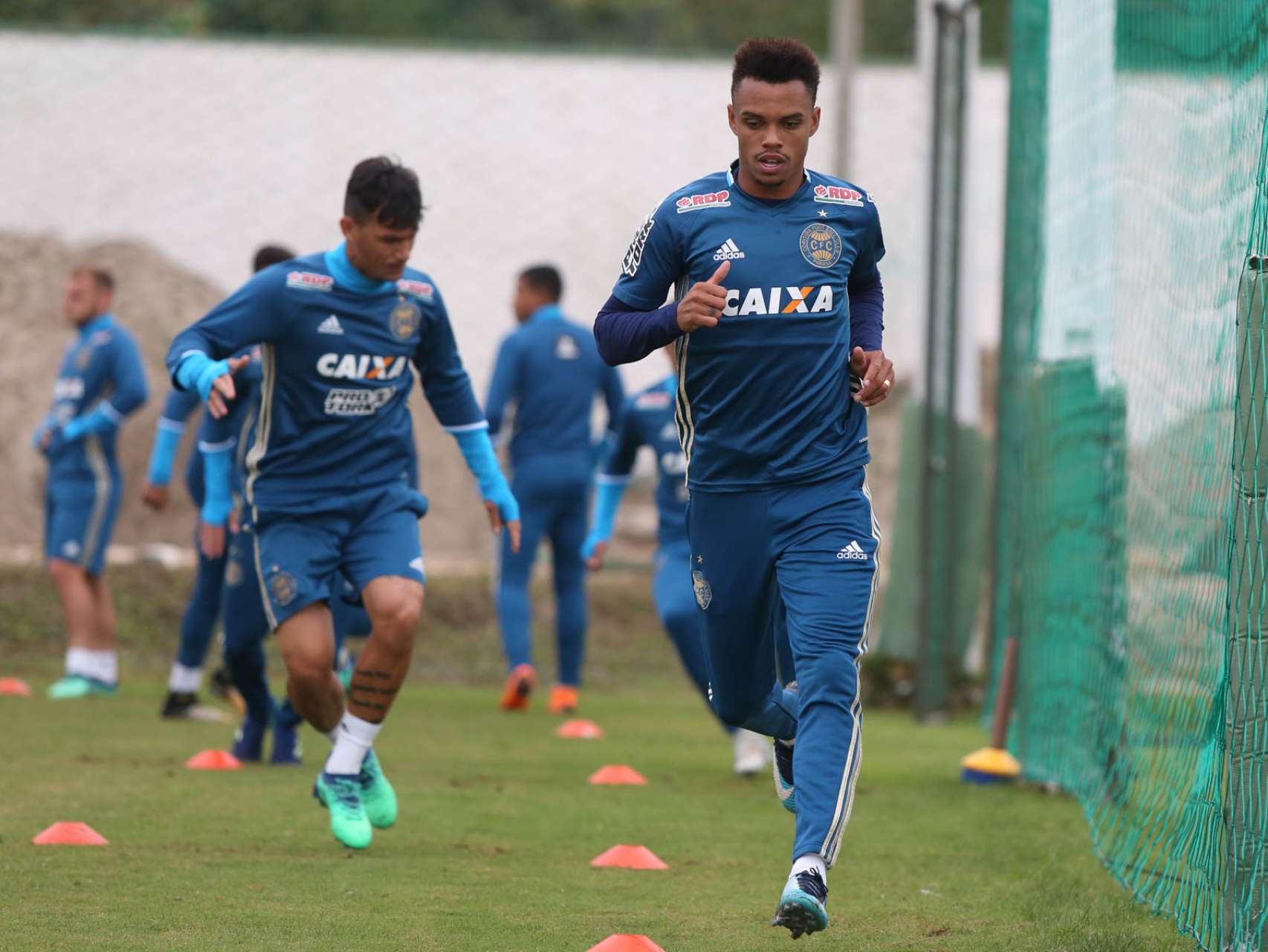 Coxa projeta estreia em casa
