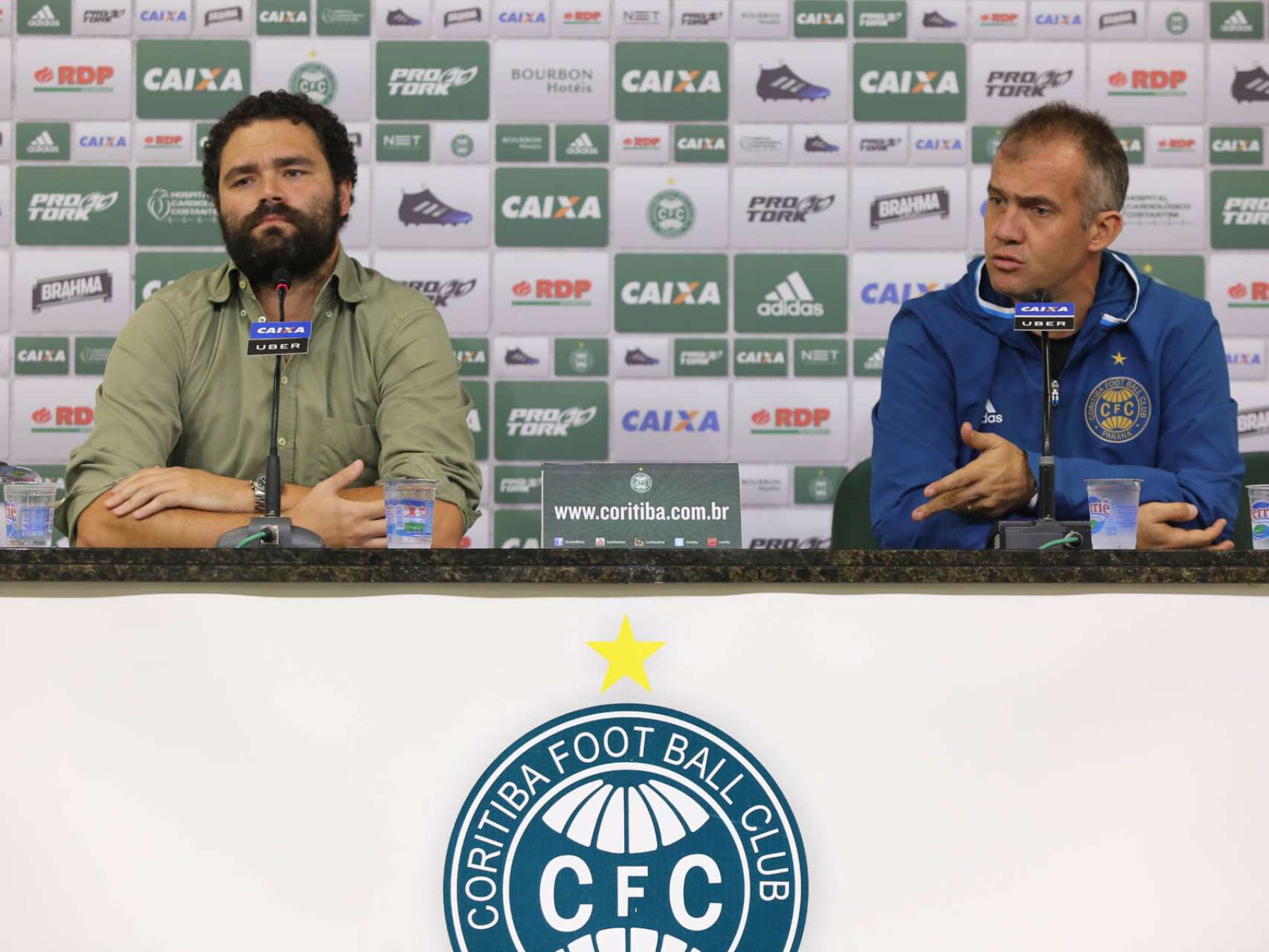 Coletiva de apresenta��o do t�cnico Eduardo Baptista