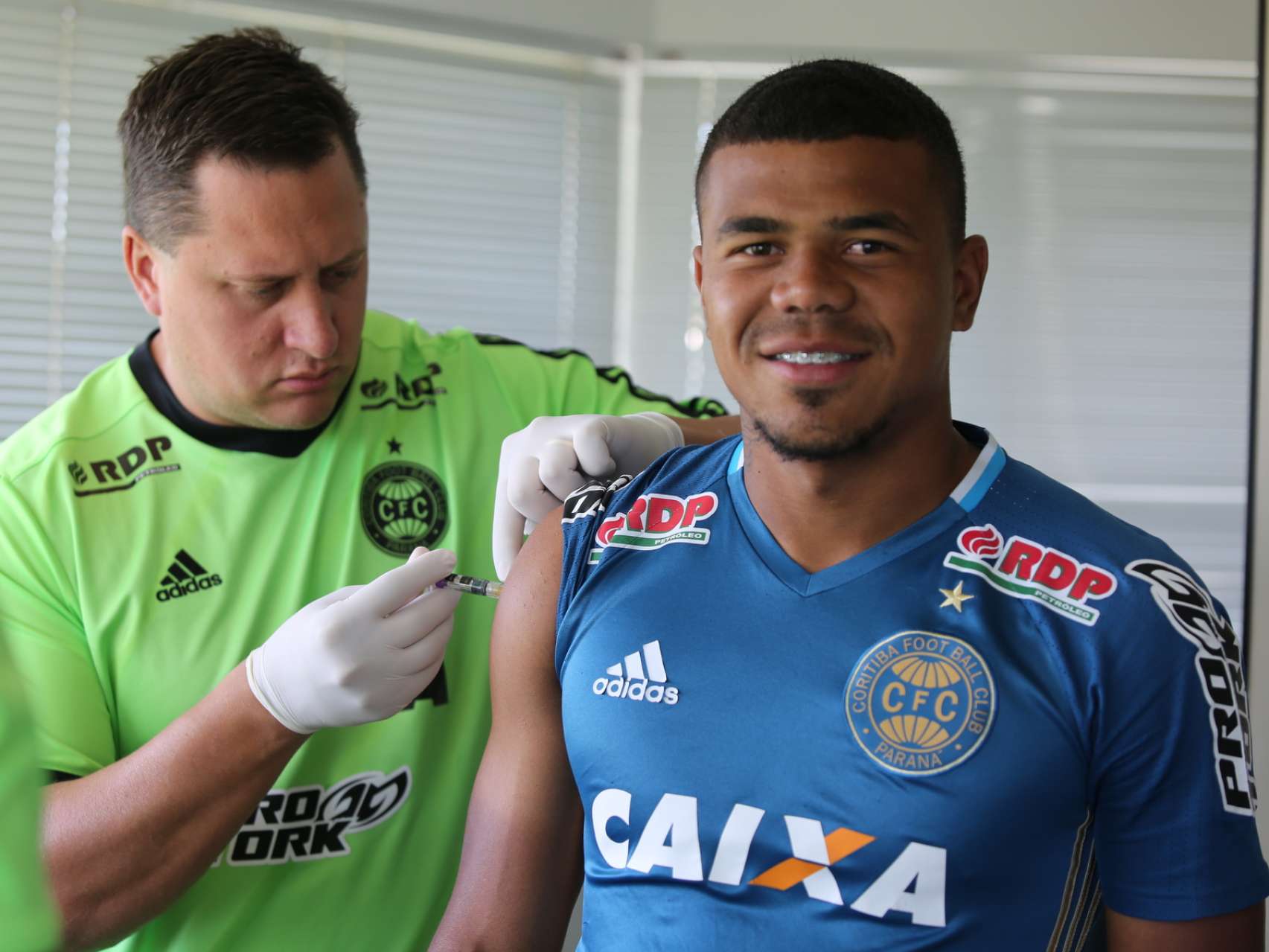 Atletas recebem vacina��o