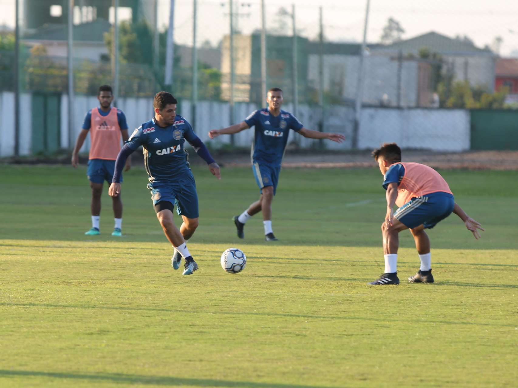 Coxa faz ajustes para pegar o Crici�ma