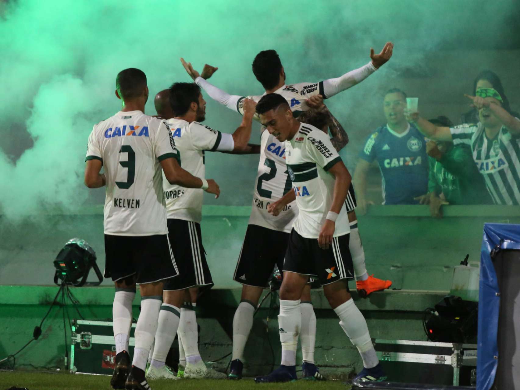Vit�ria ao lado da torcida