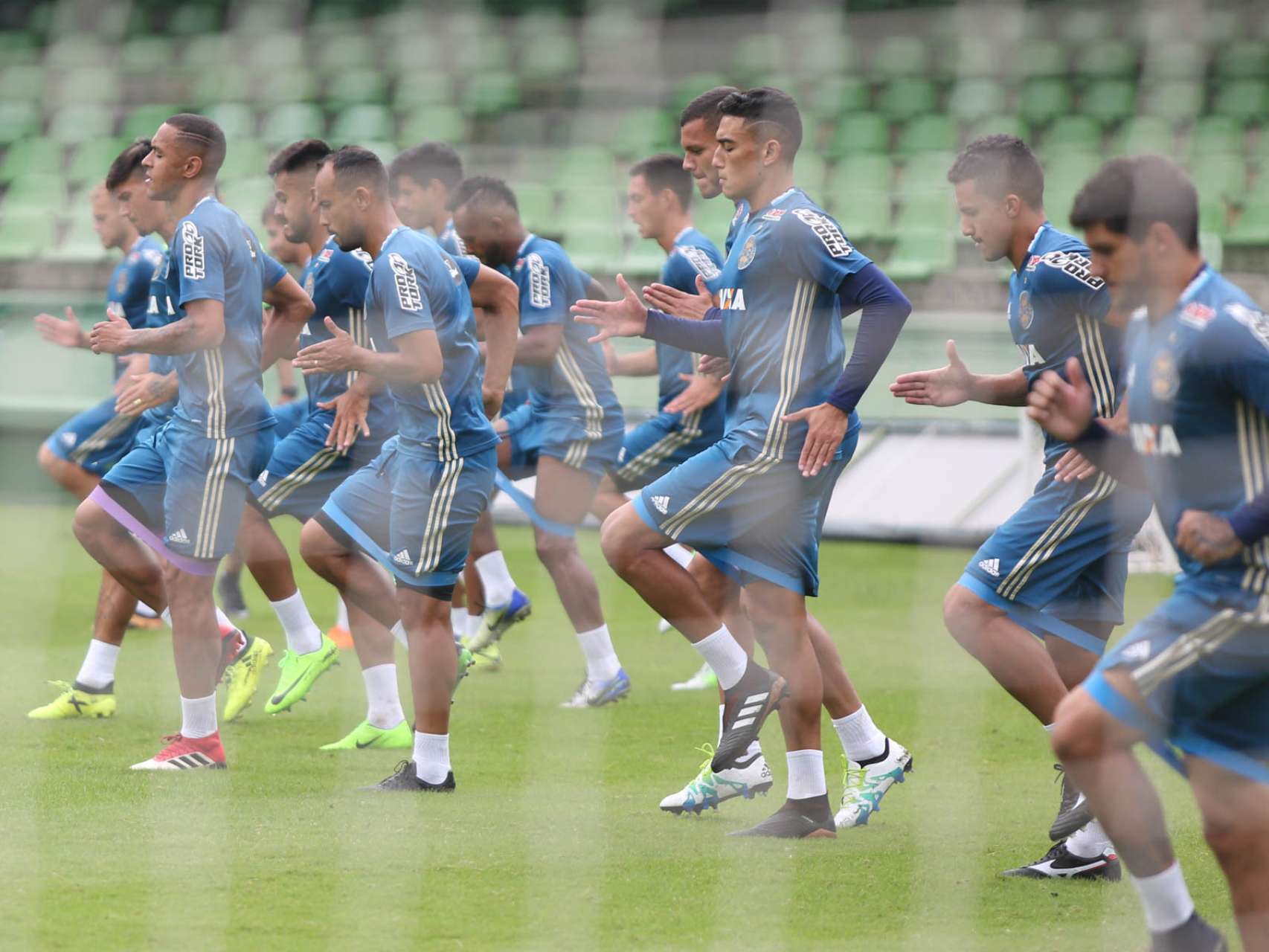 Coxa fecha prepara��o para enfrentar o Oeste