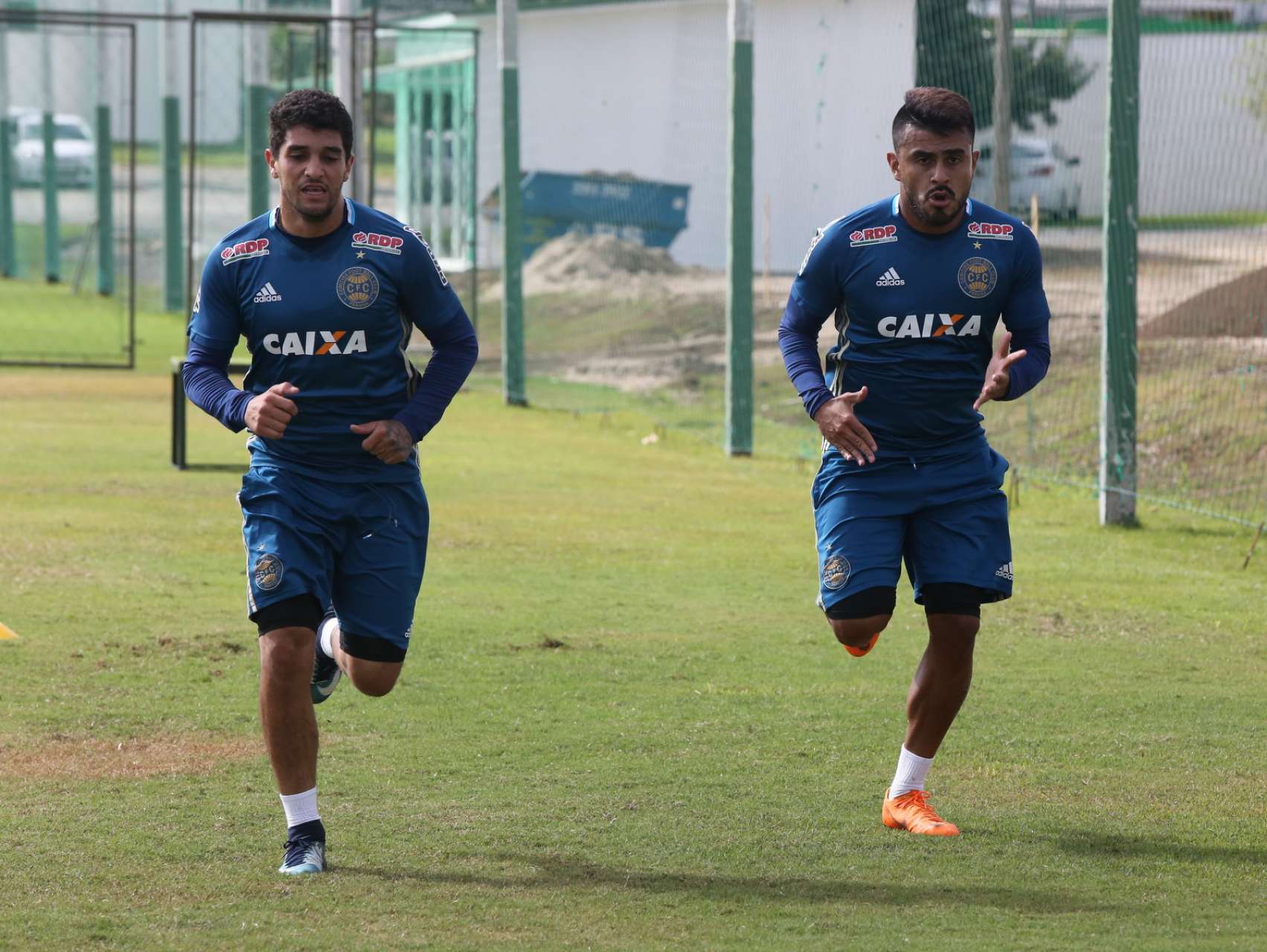 Atividades f�sicas marcam trabalhos da manh�