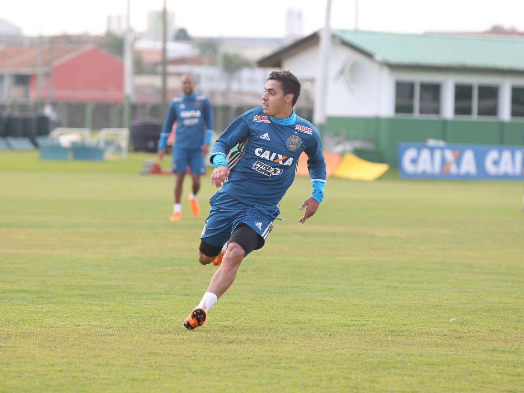Conhe�a Alisson Farias