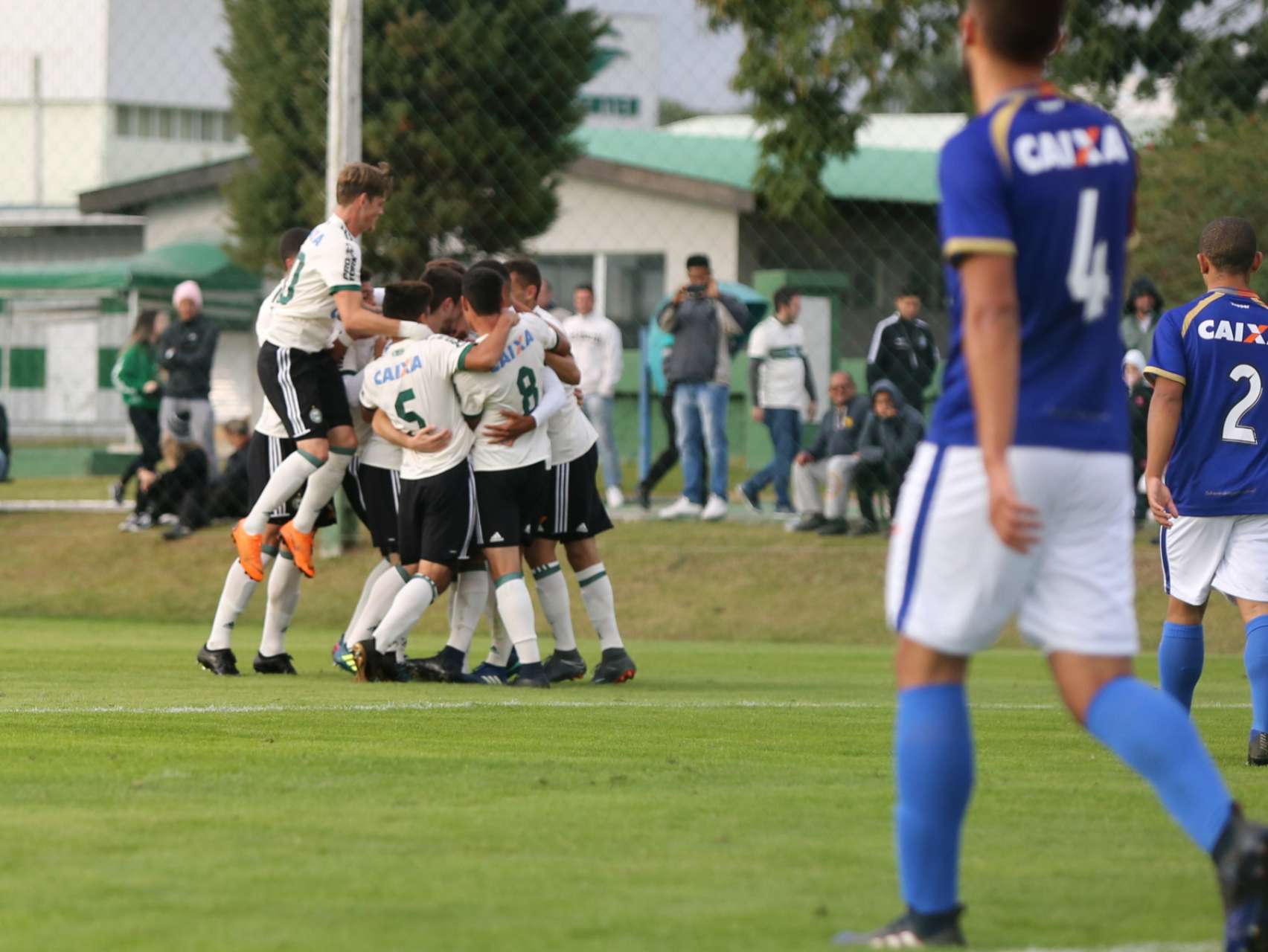Coxa Sub-19 vence Para-Tiba por 2x1