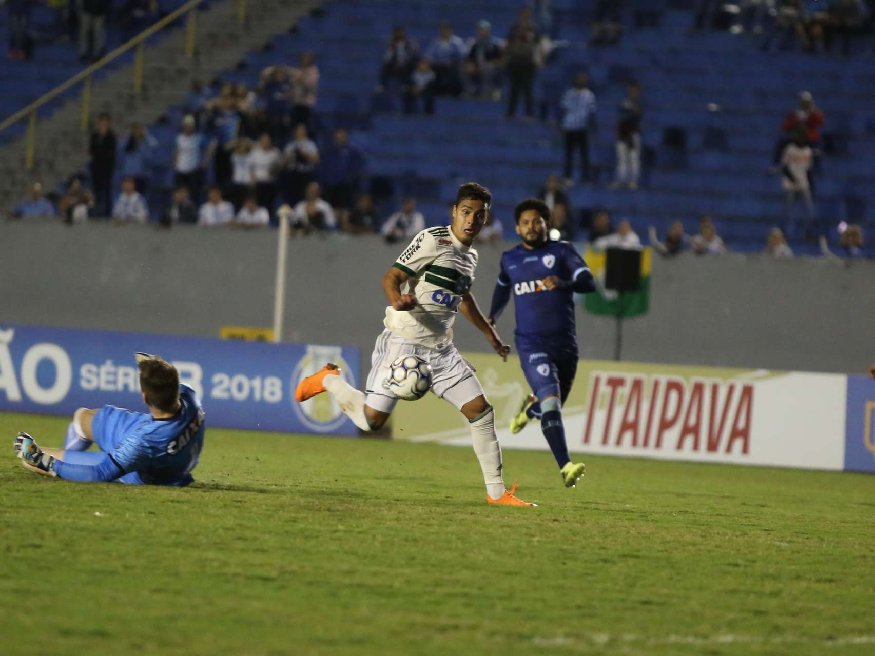 Primeiro gol de Alisson Farias