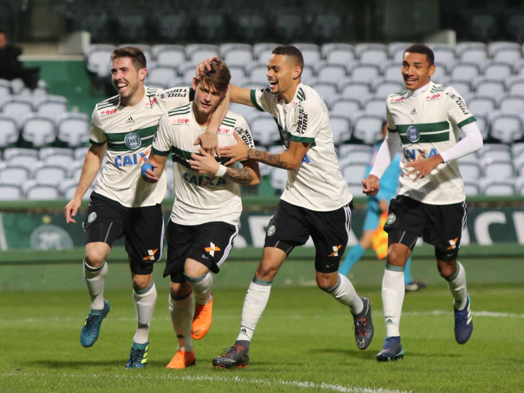 Coxa vence na estreia do Brasileiro de Aspirantes