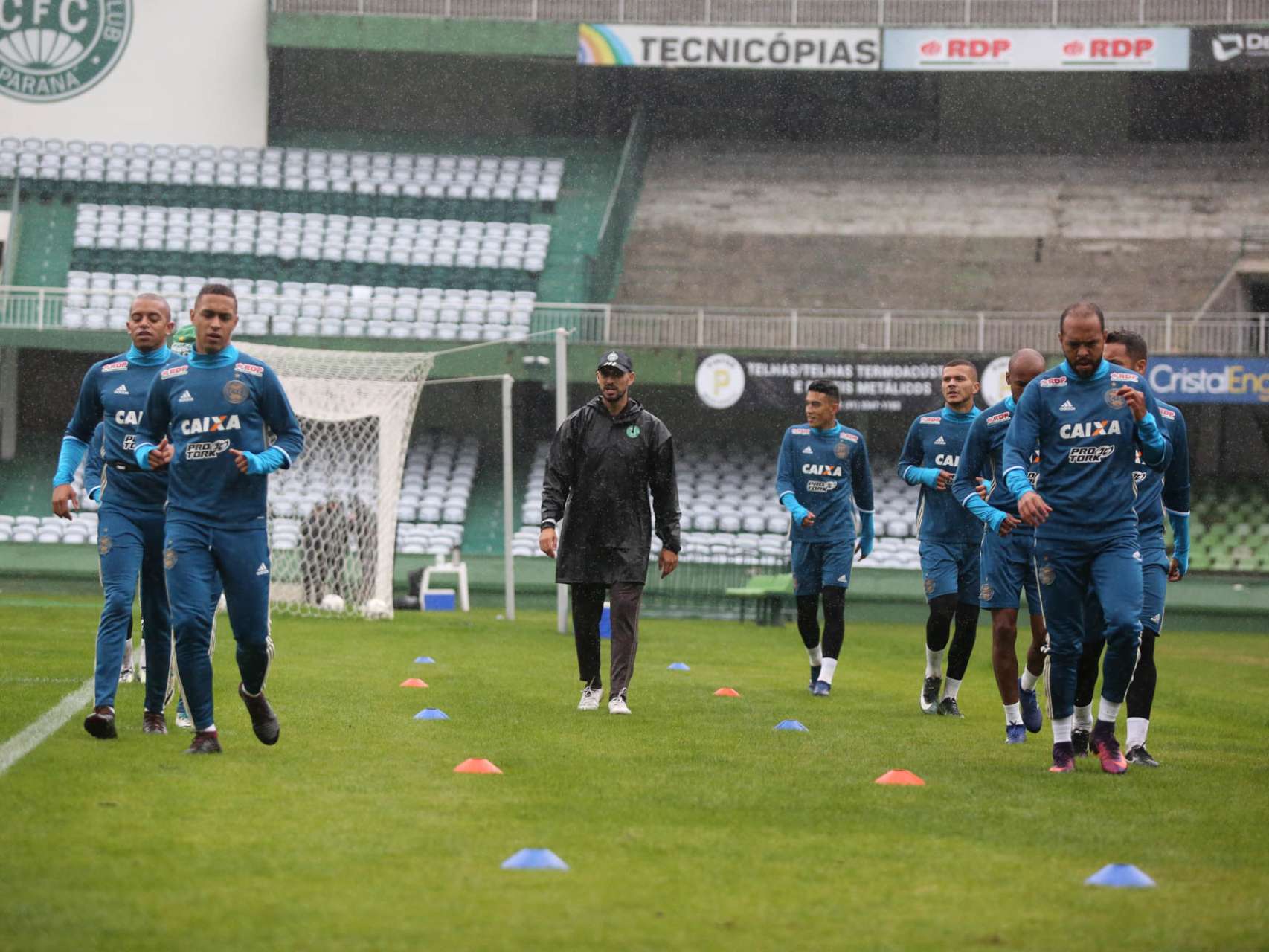Manh� de chuva e muito trabalho