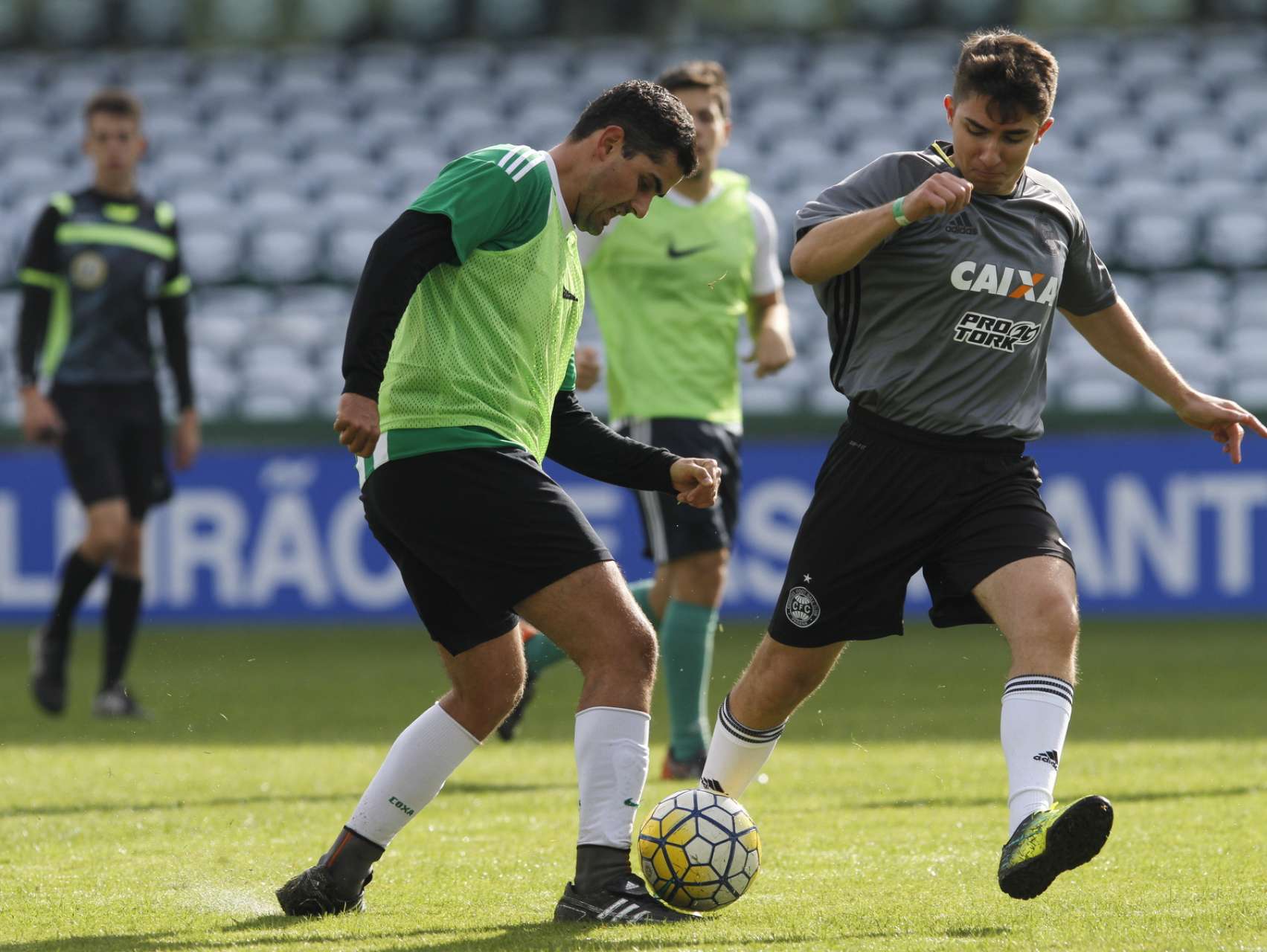 Jogos de s�cios no Couto Pereira