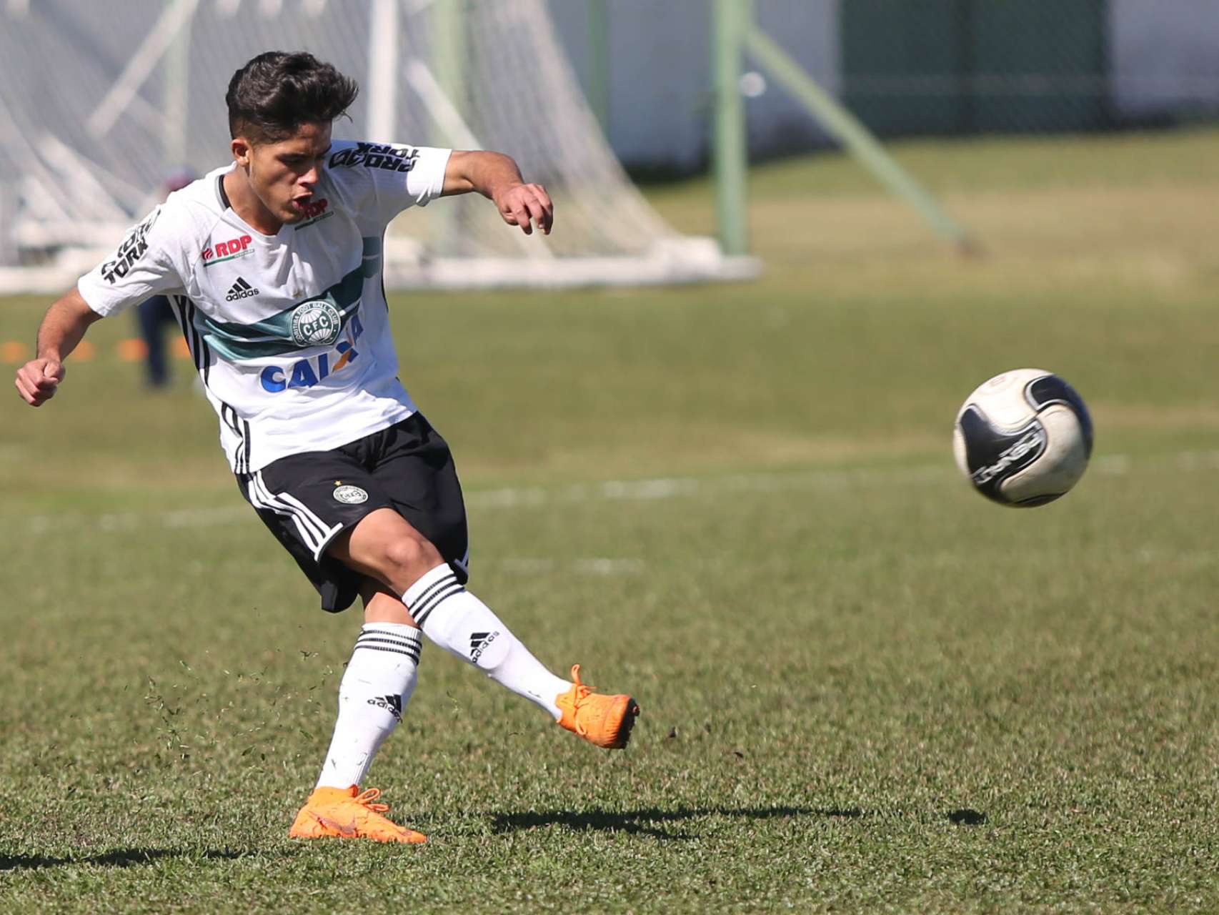 Sub-17 vence Colorado AC no Paranaense 