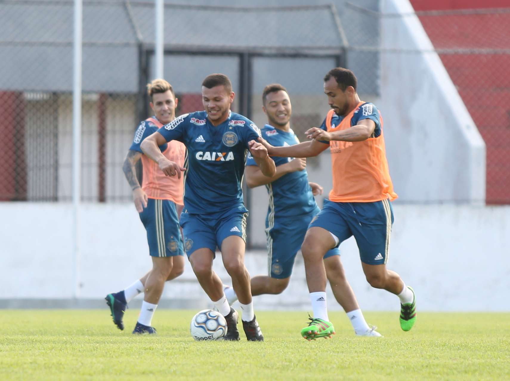 Coxa faz atividade em Macei�
