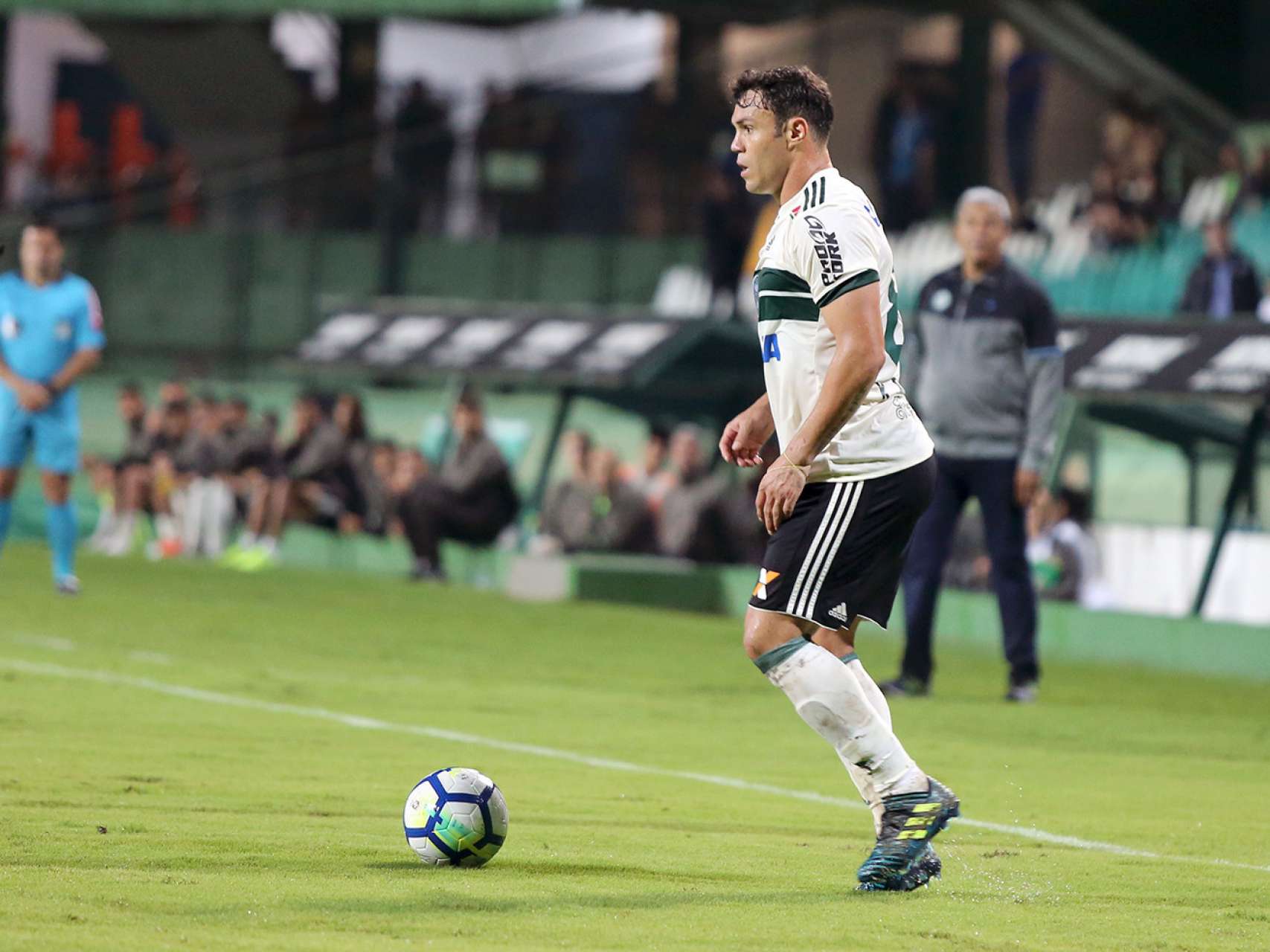 Ap�s acordo, Coxa rescinde com Kleber