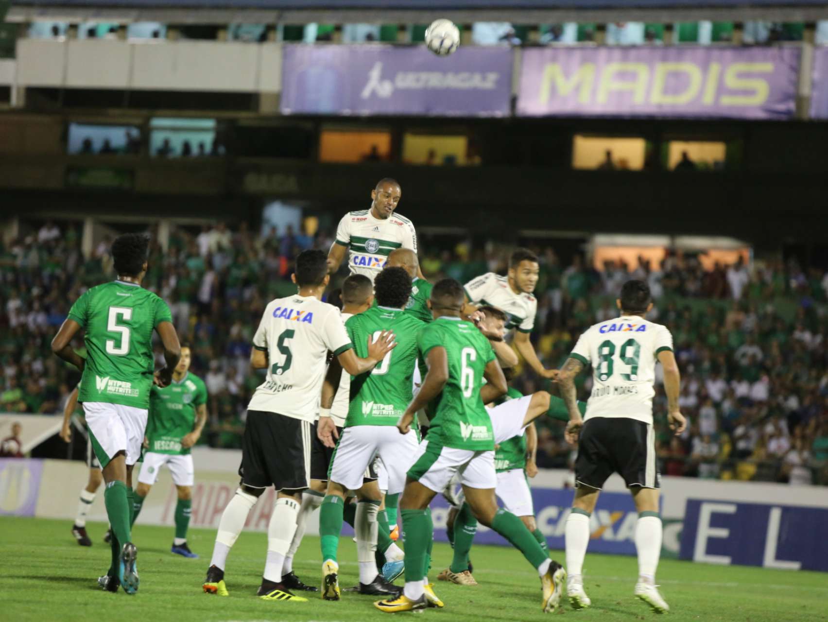 Rev�s fora de casa