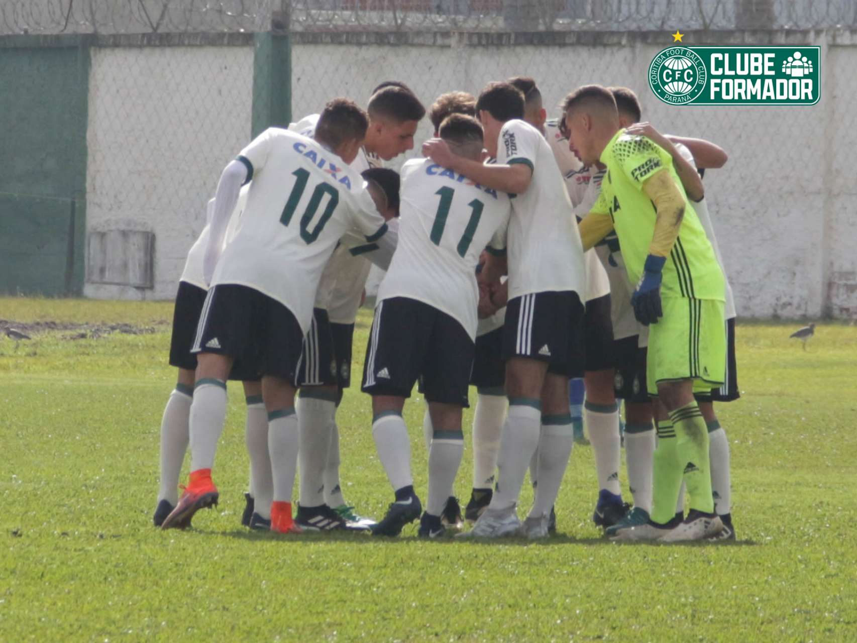 Sub-16 empata com Vit�ria