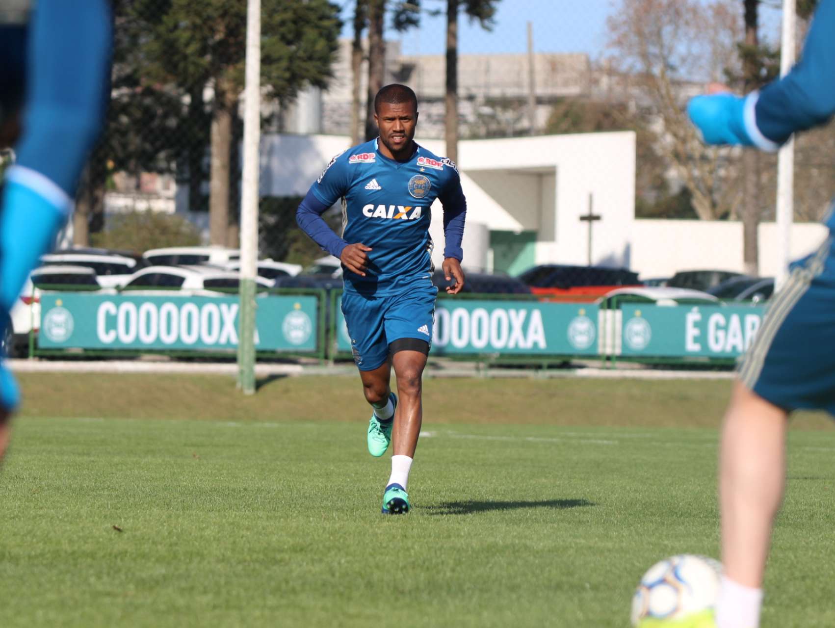 Fotos: Coxa encerra dia cheio