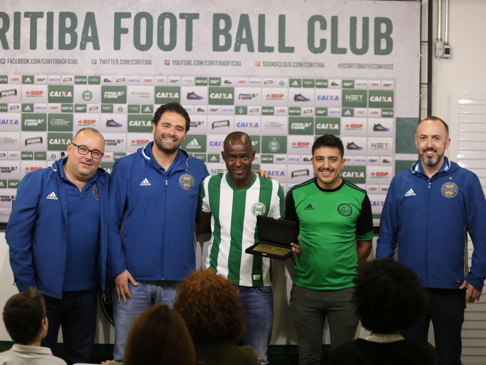 Coritiba homenageia Reginaldo Nascimento