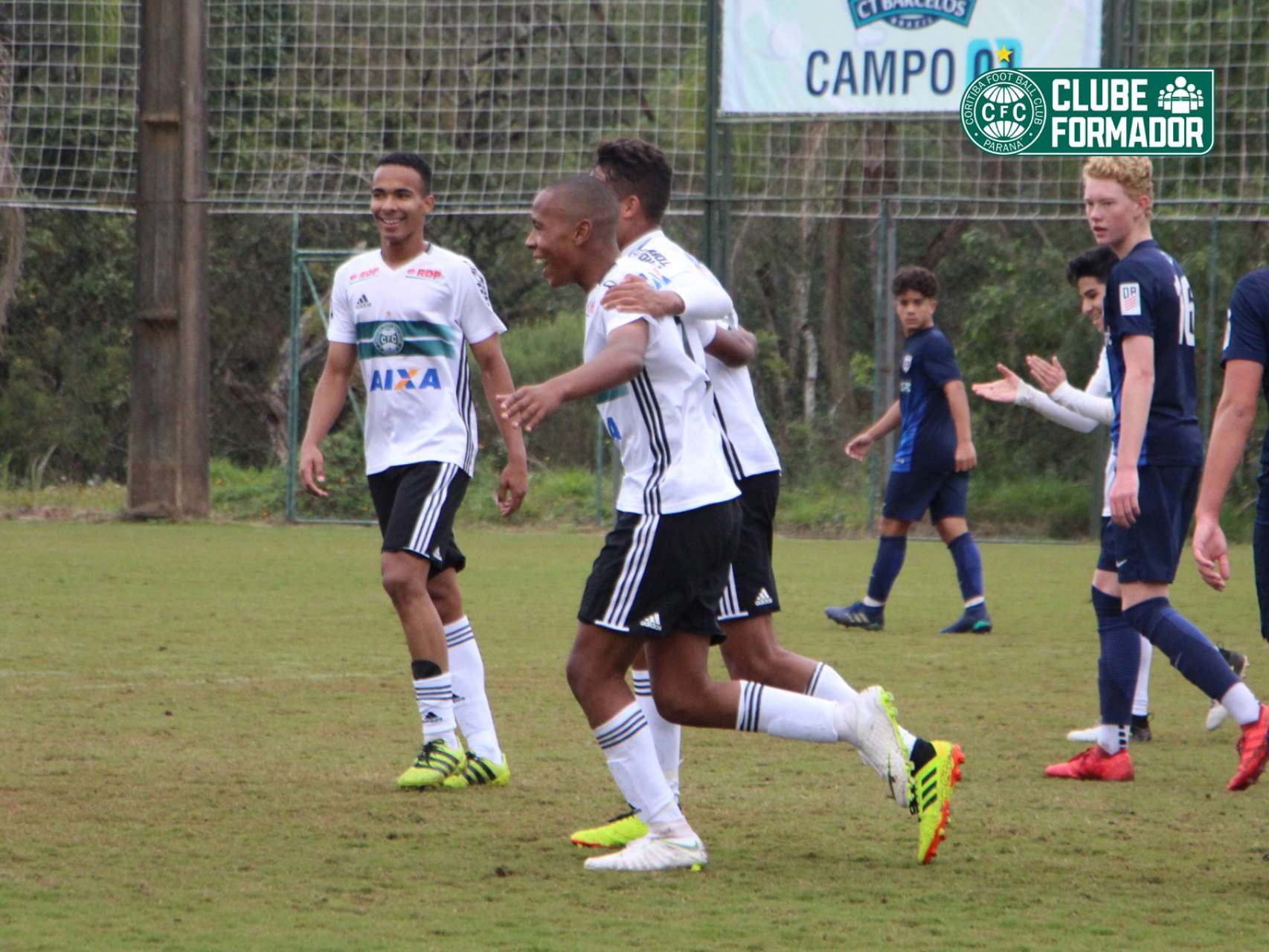 Sub-15 vence e segue vivo na briga por classifica��o
