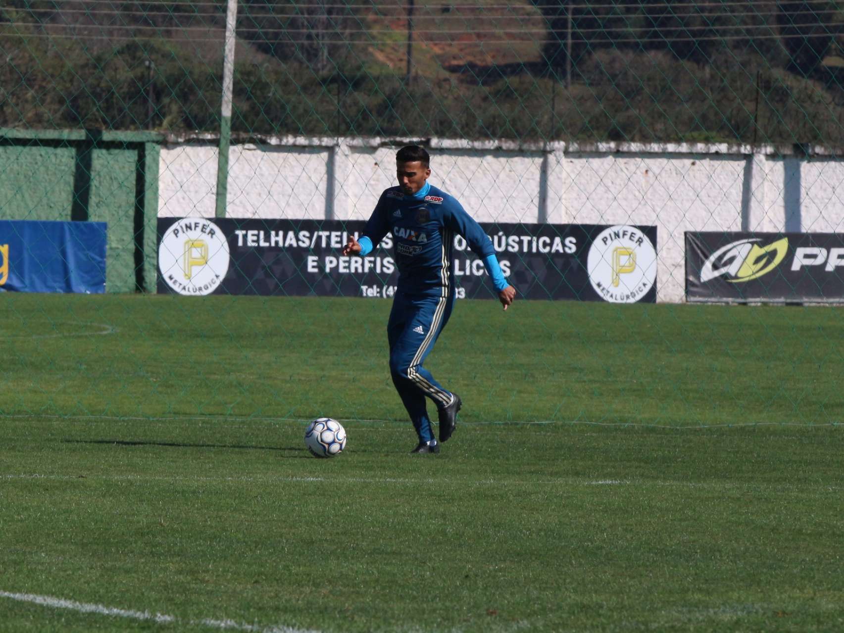 Coxa treina forte de olho no come�o do returno