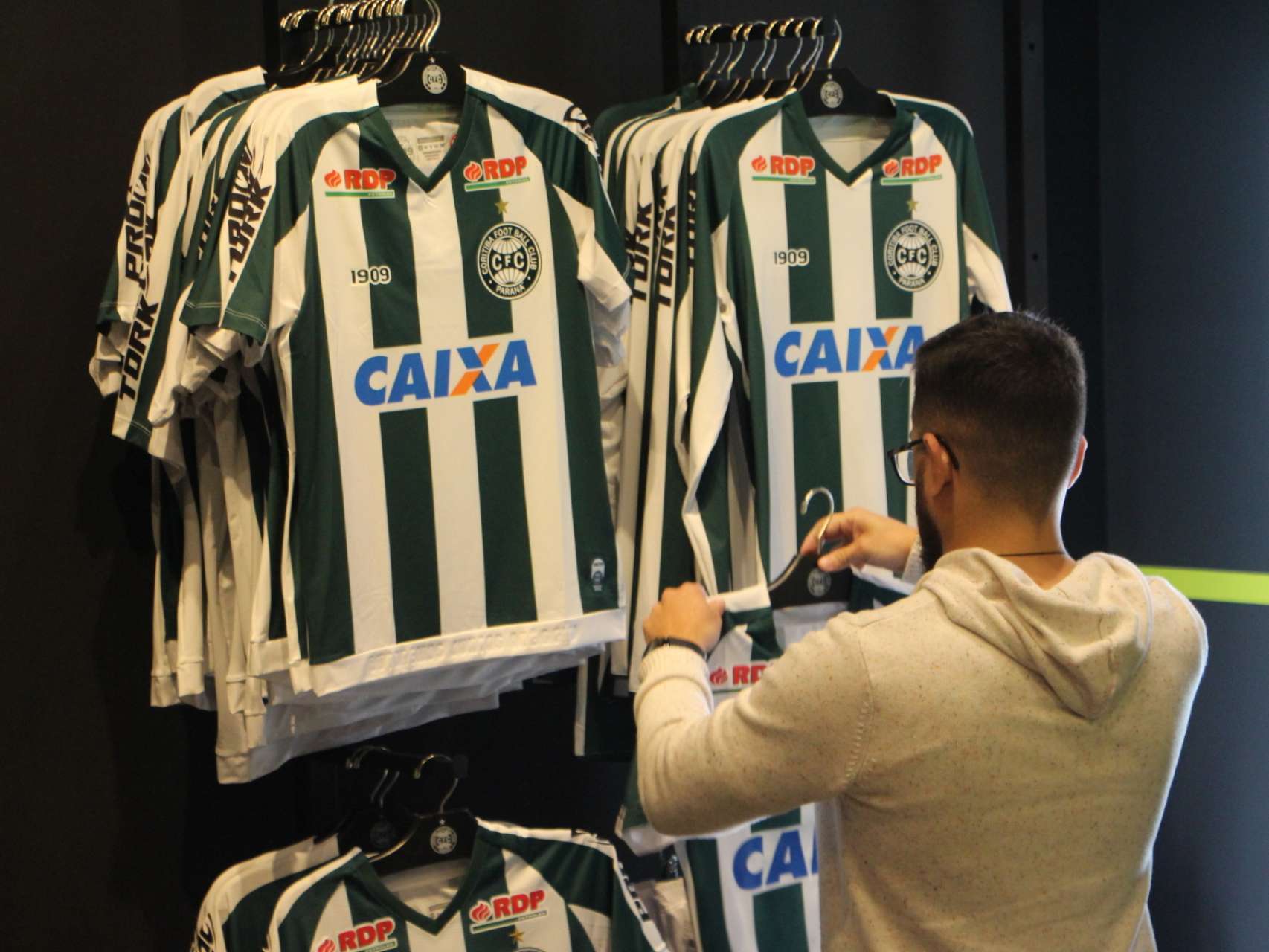 Torcida abra�a novo projeto 1909