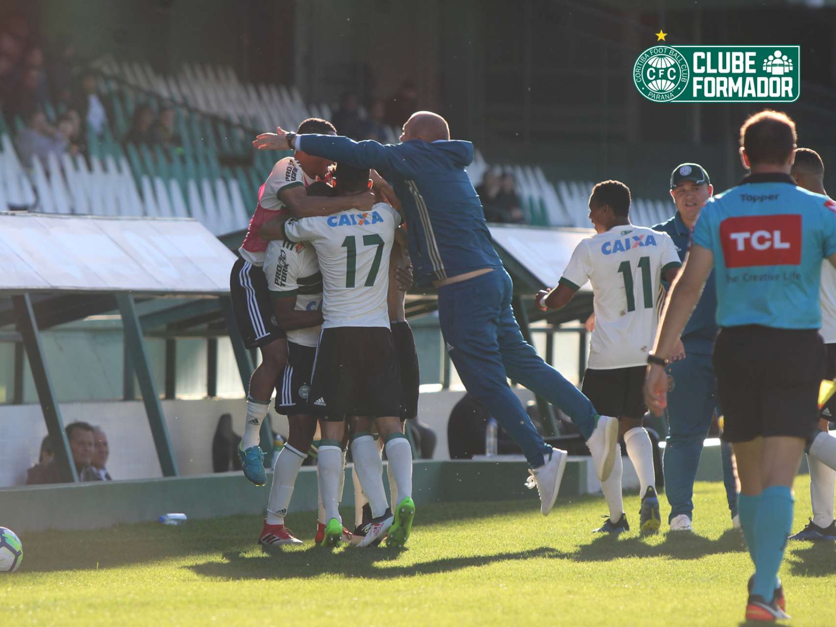 De virada, Coxa vence o Vasco no Couto