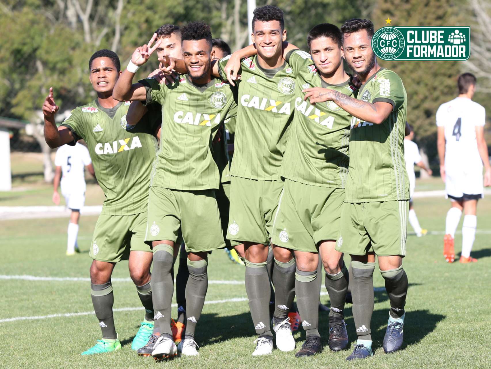 Na base, Coxa vence tr�s jogos neste s�bado