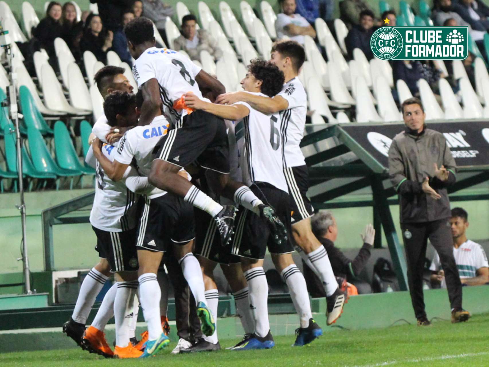 Coxa vence o Gr�mio e se classifica