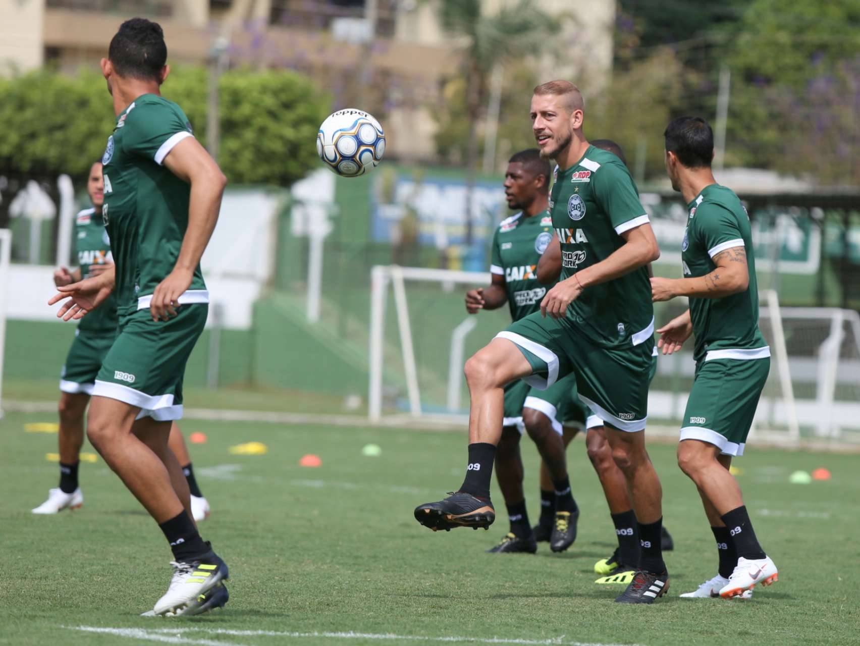 Coxa faz atividade em Goi�nia
