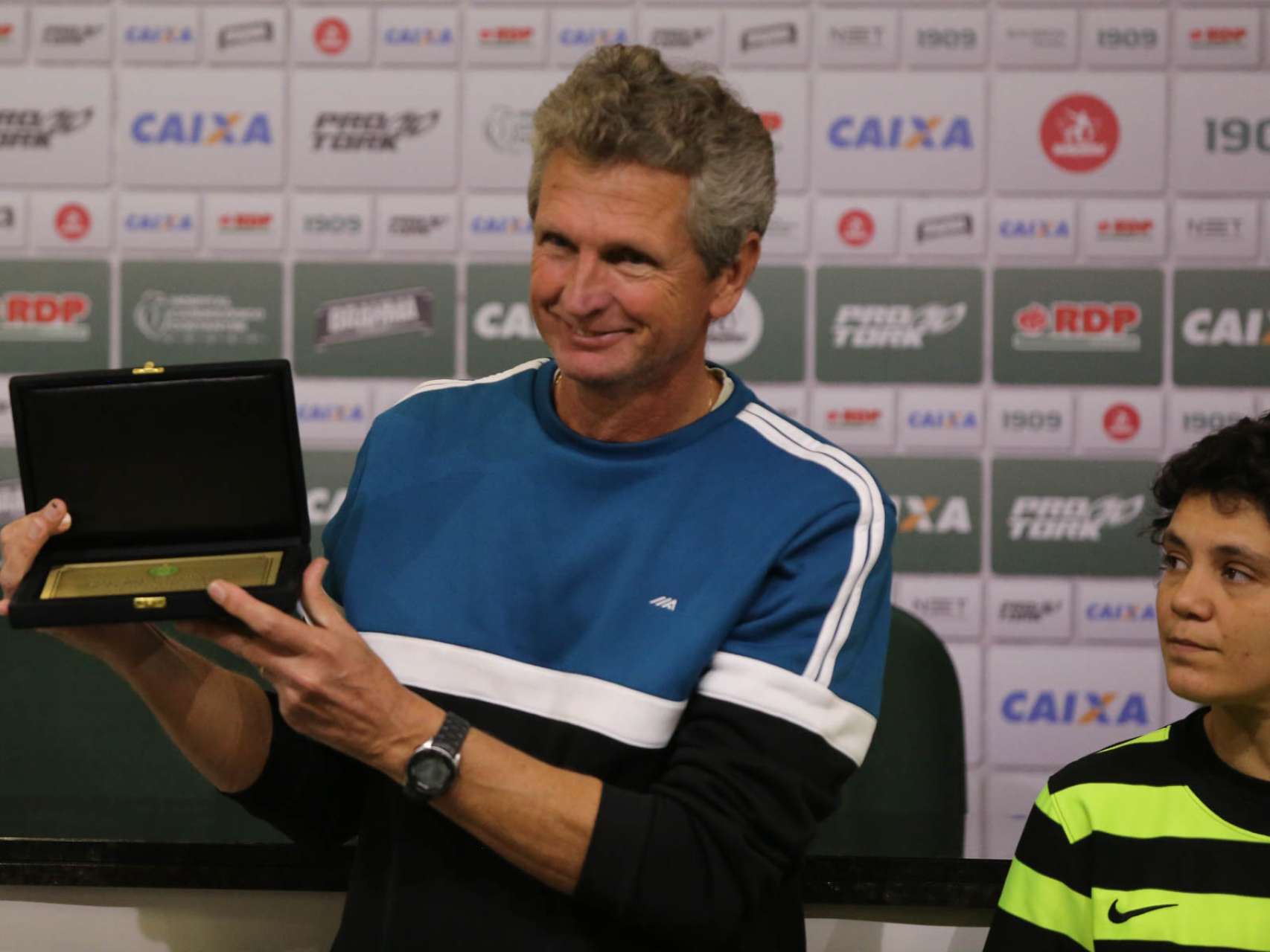 Coritiba homenageia Vav�