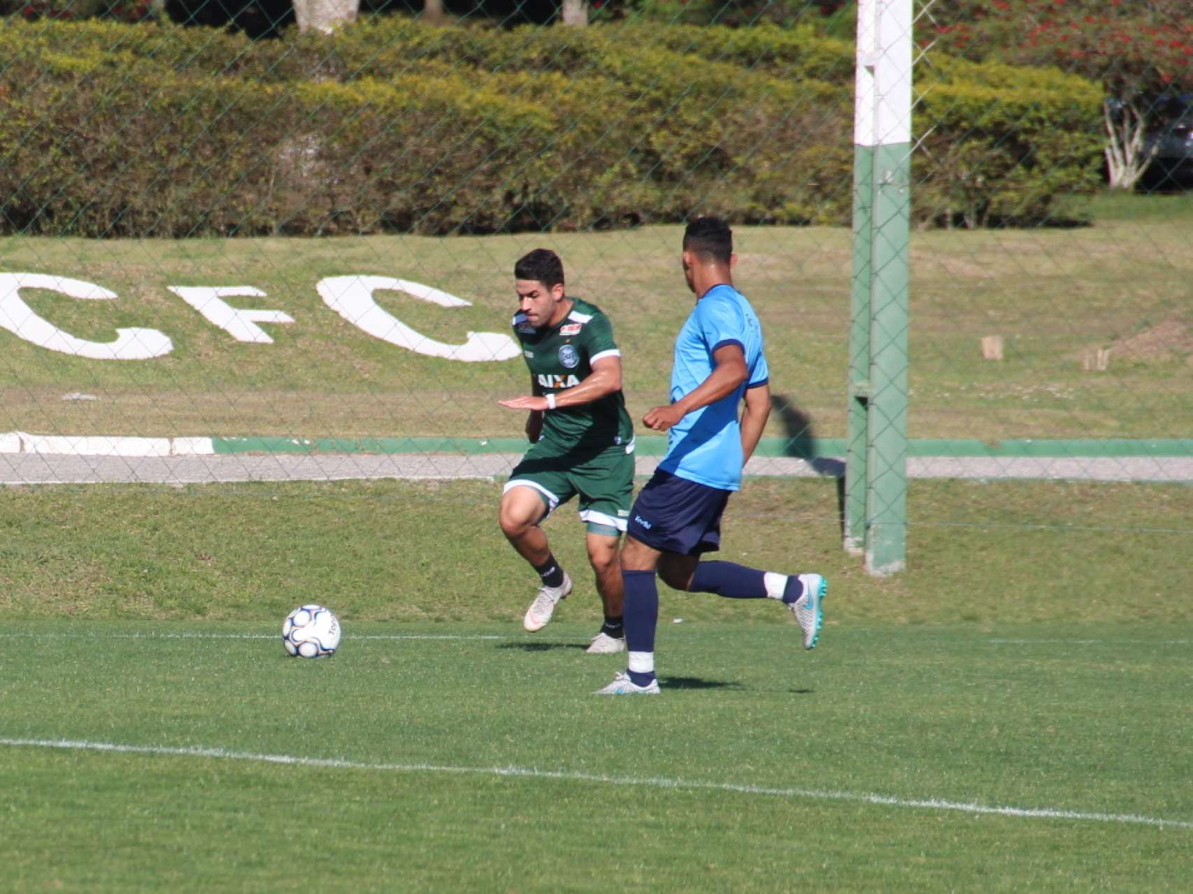 Coxa retorna aos treinamentos