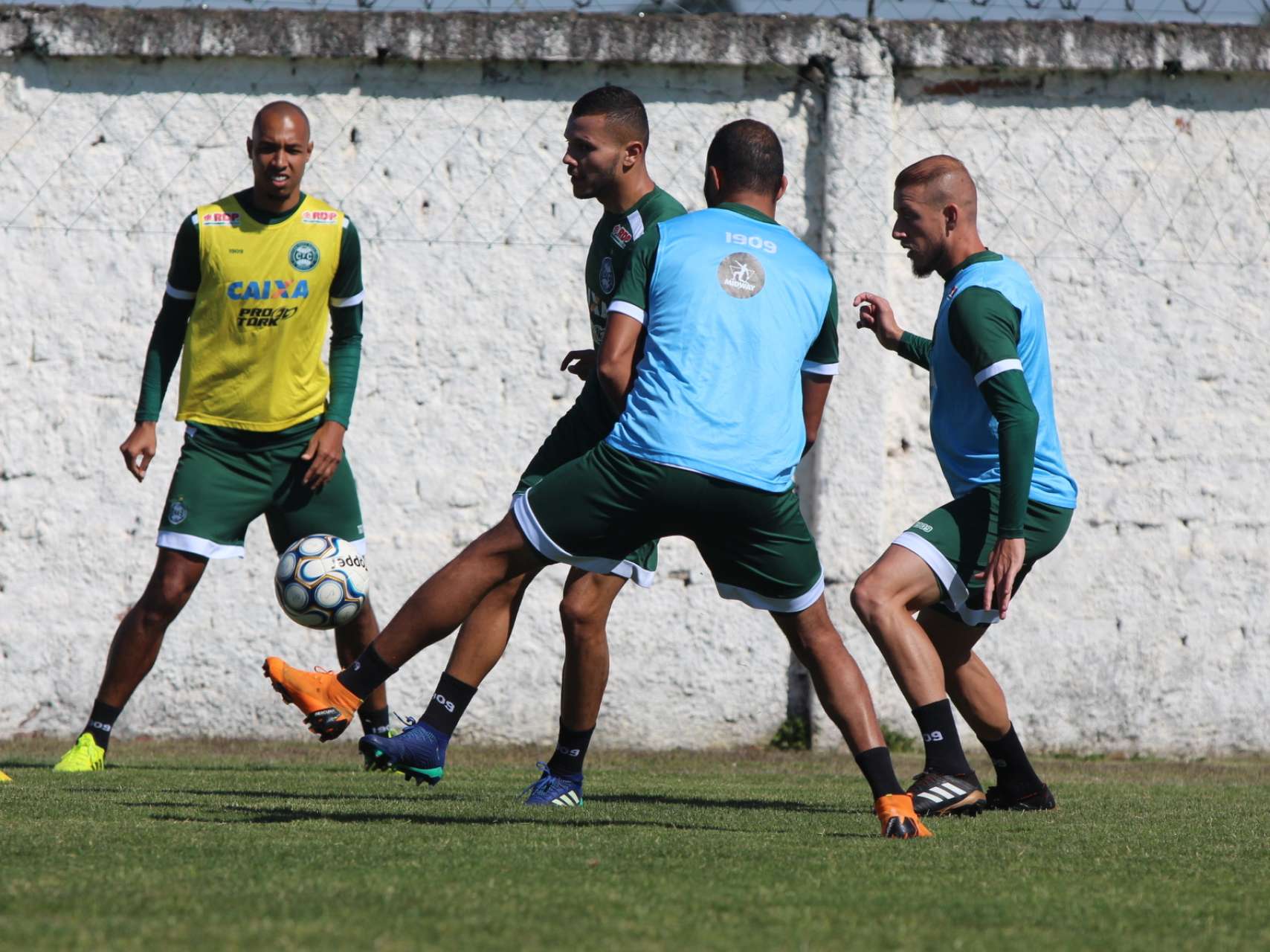Elenco alviverde segue semana de atividades