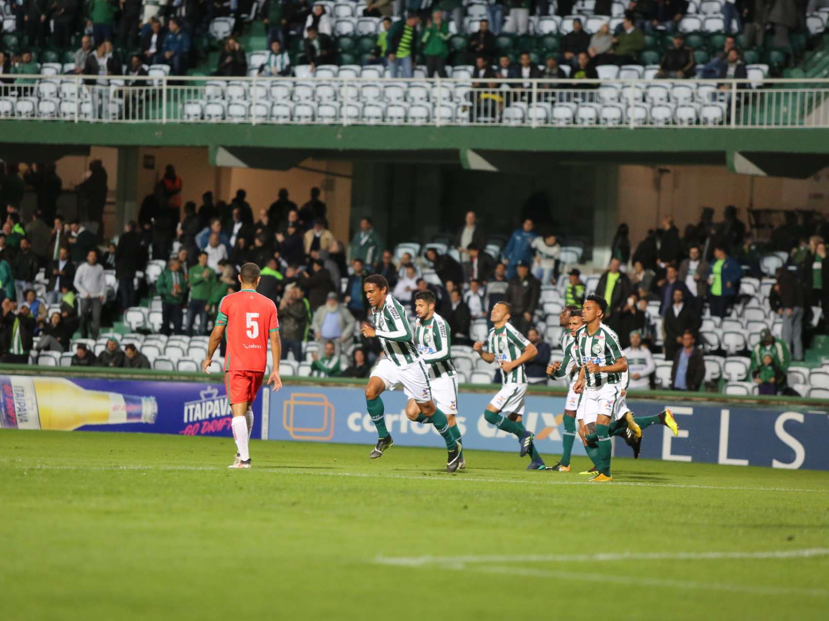 Rafael Lima marca para o Coxa