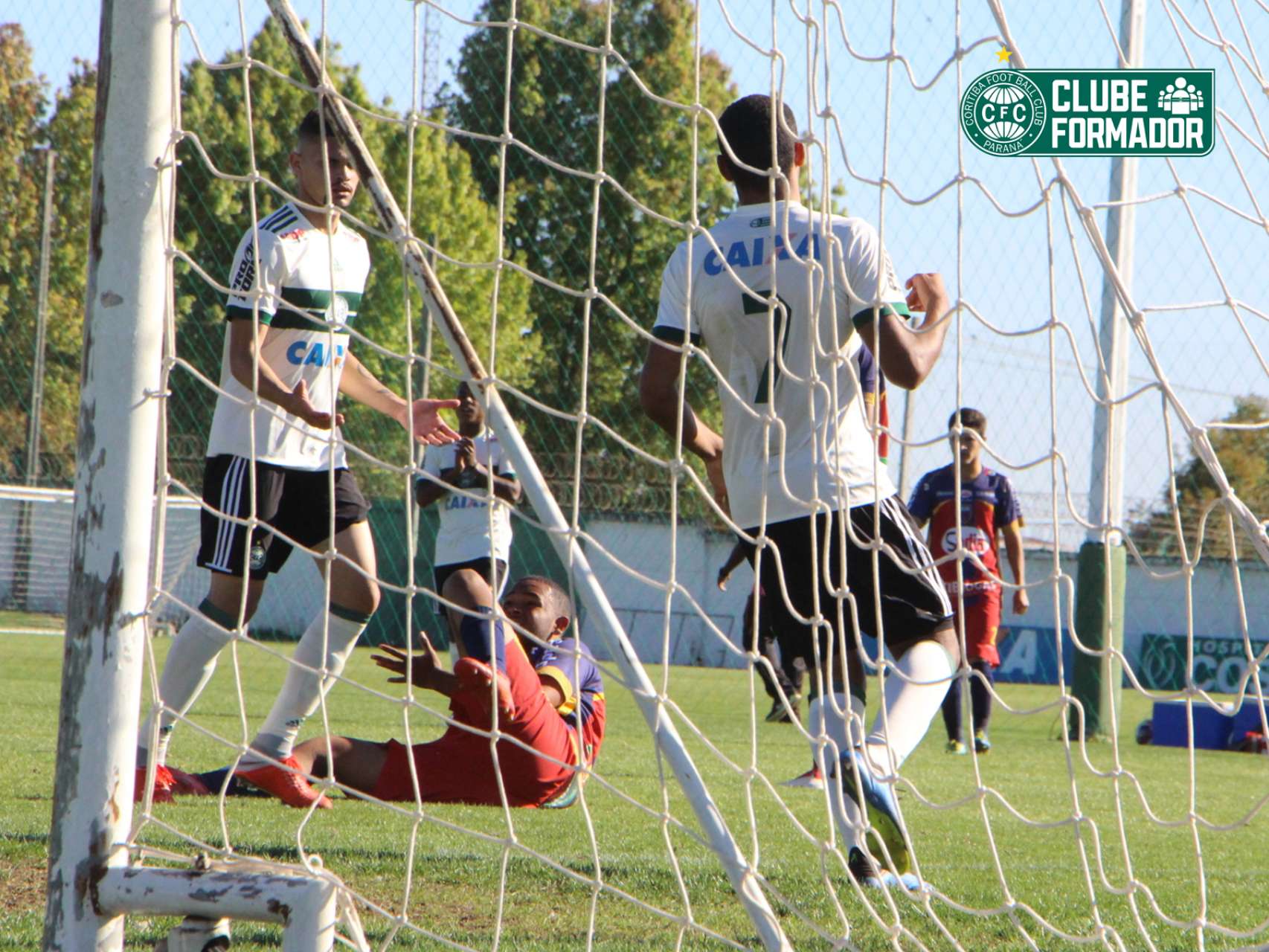 Rev�s no Paranaense sub-19