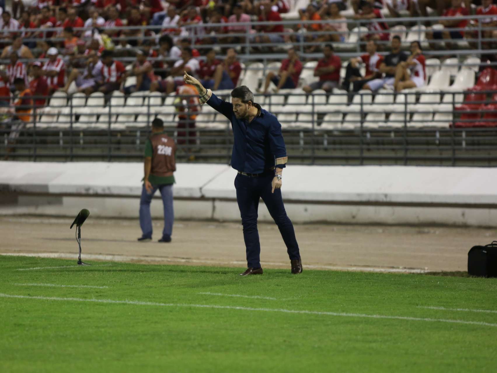 Argel avalia primeiro jogo no comando alviverde