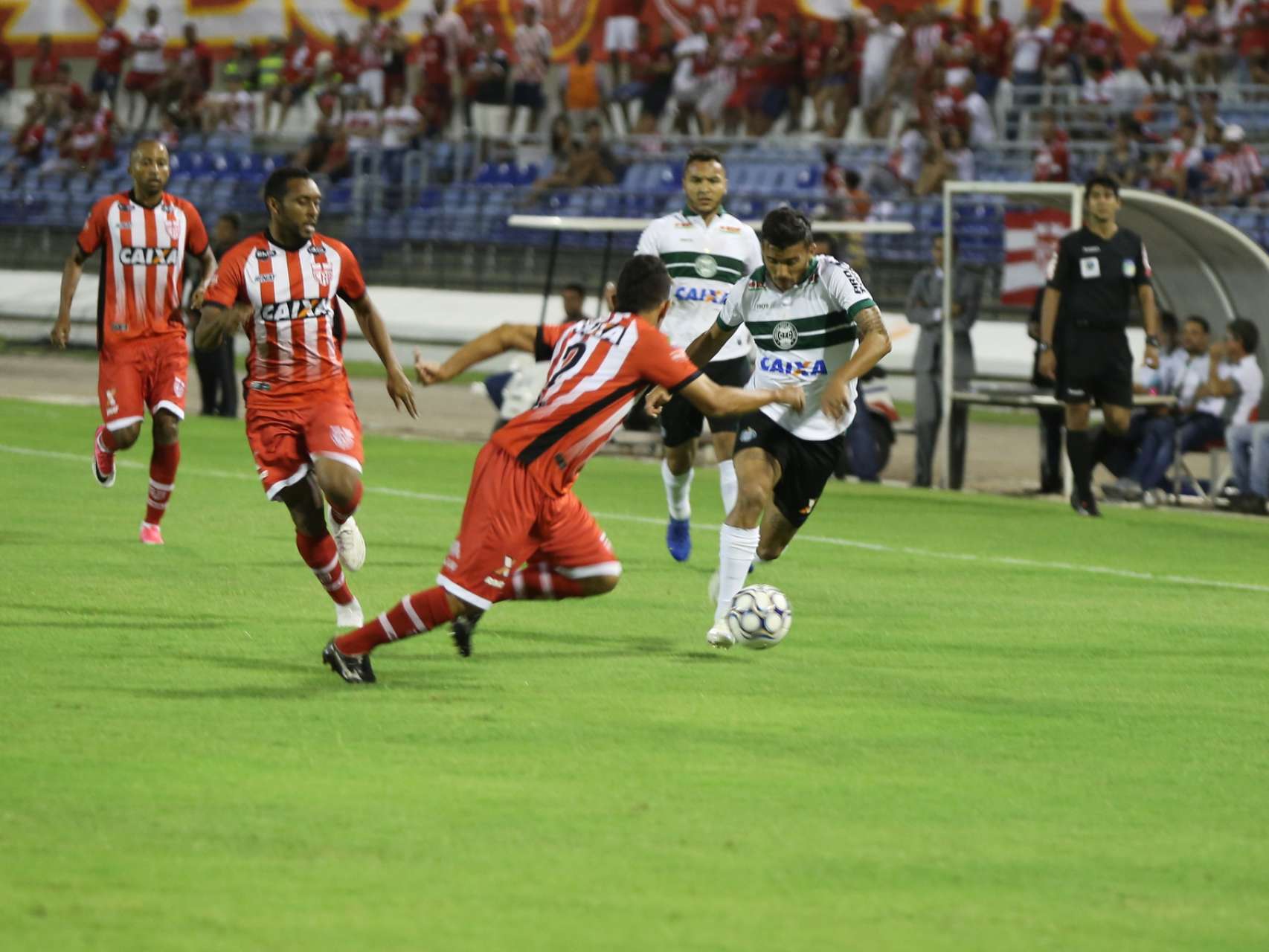 Empate em Macei�