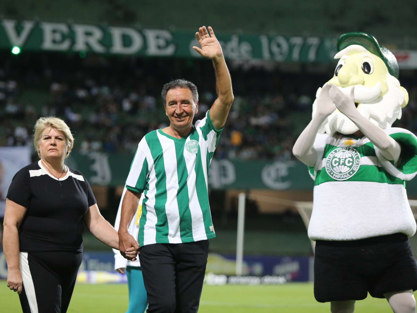 Coritiba homenageia Almir 