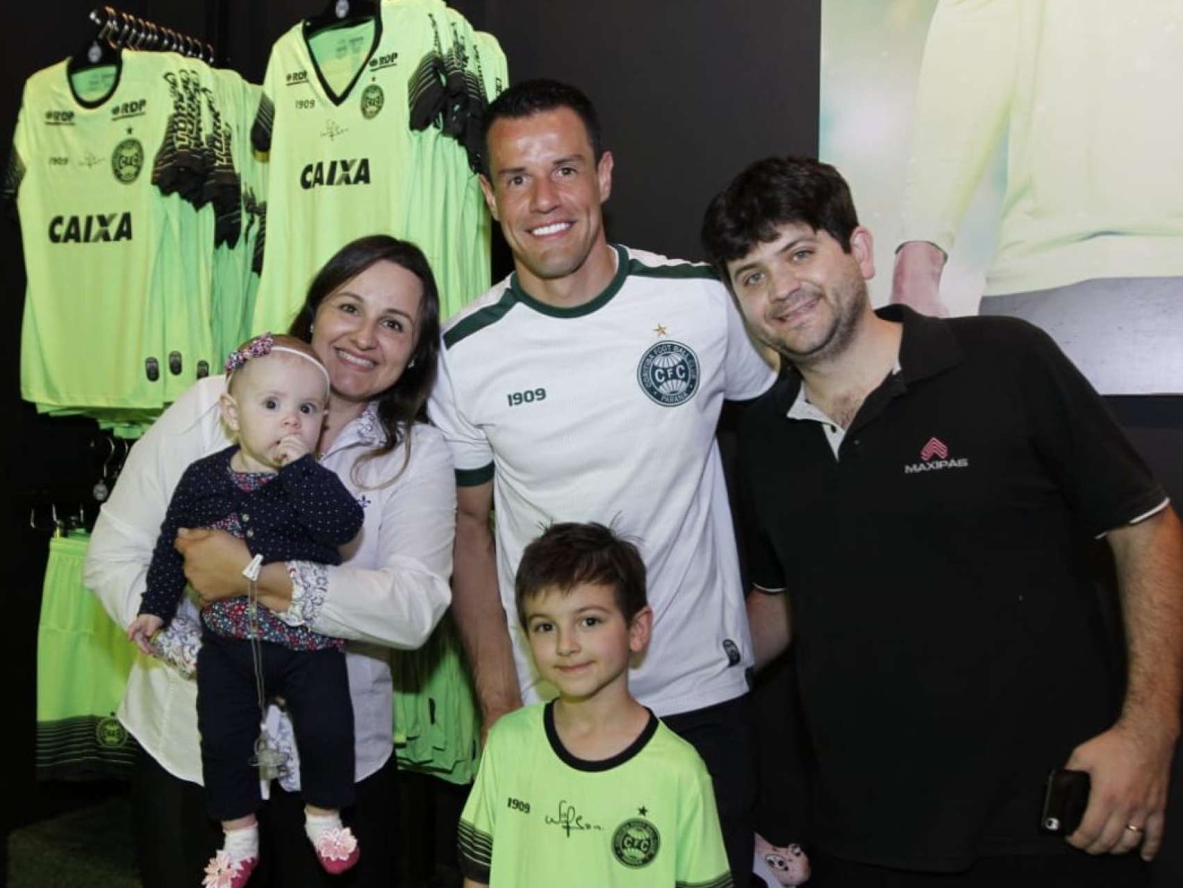 Confira como foi a noite de aut�grafos com Wilson